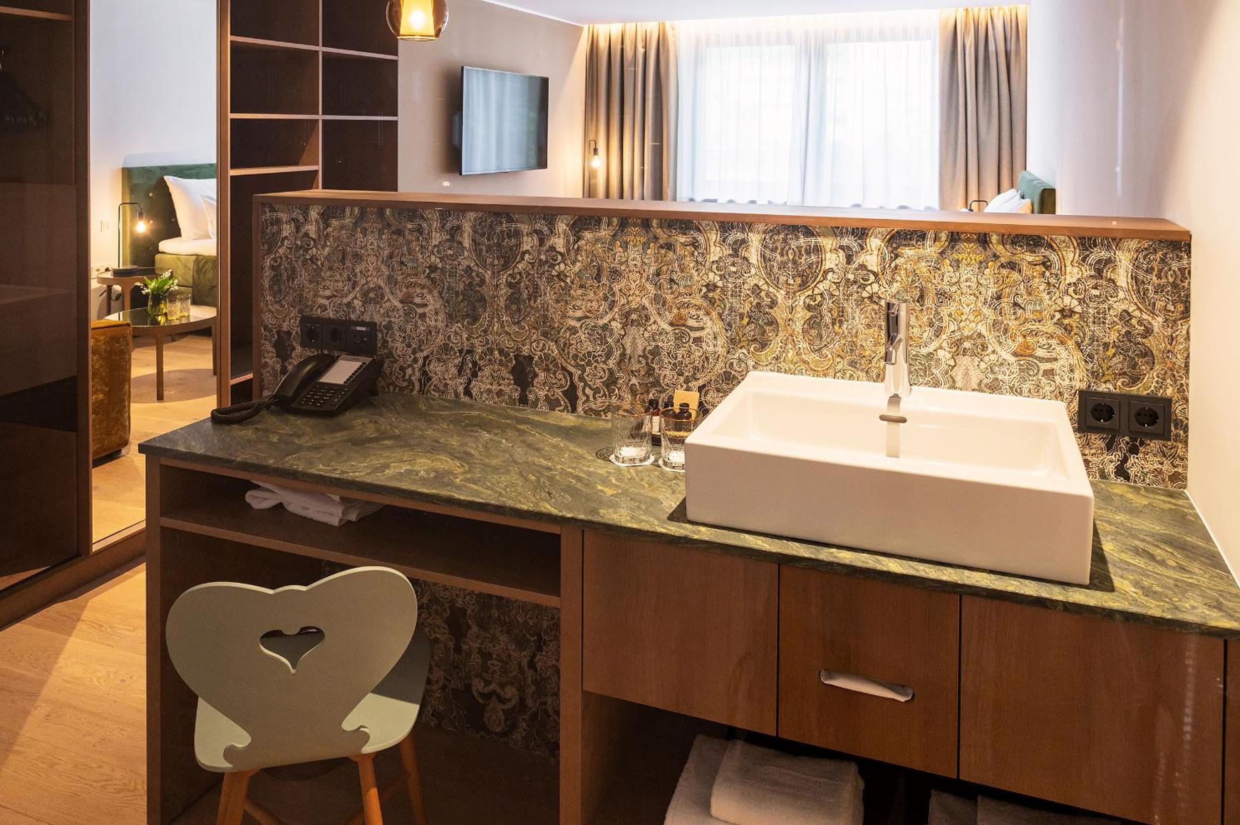 Family Double Room - Photo 4