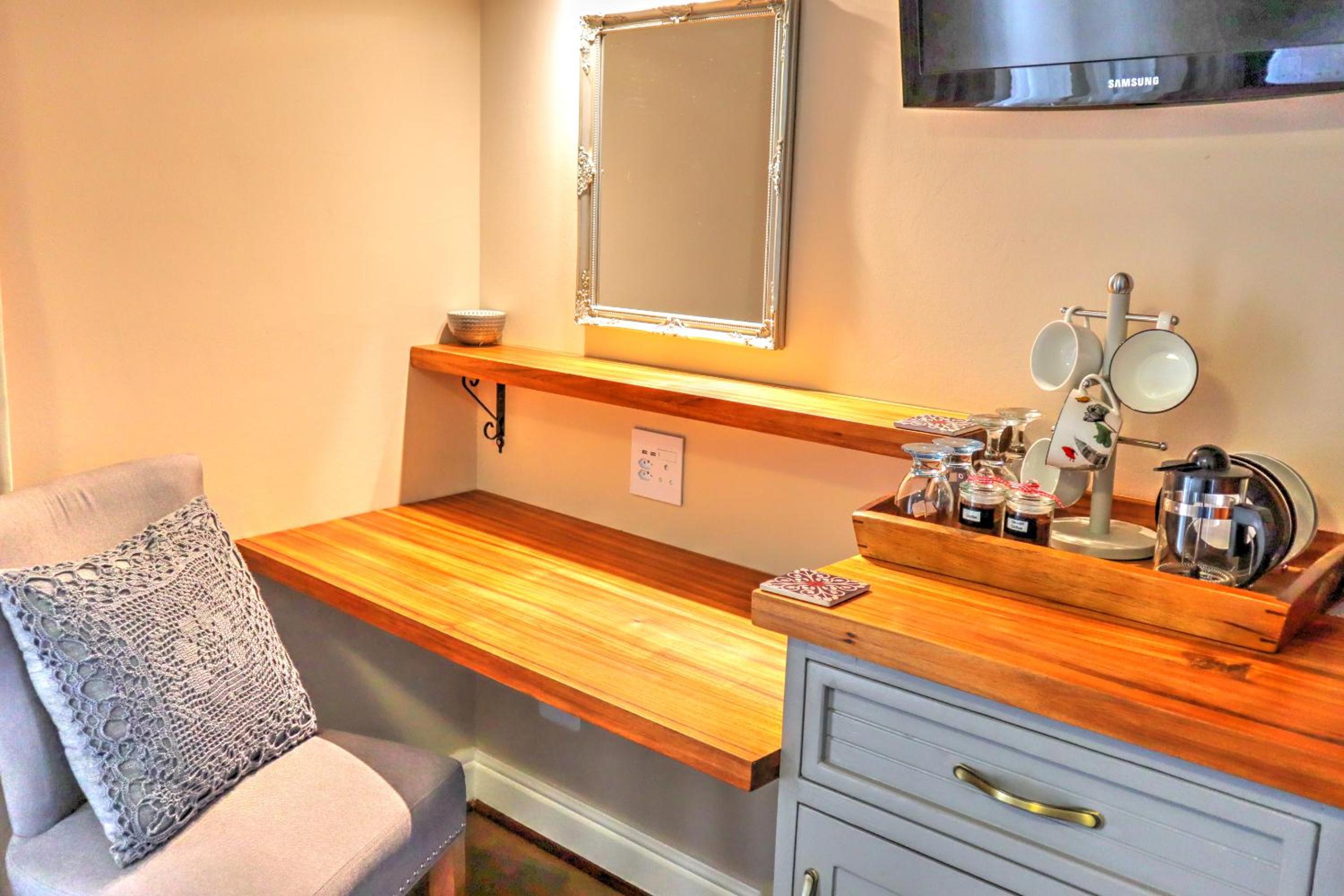 Deluxe Queen Suite photo 1