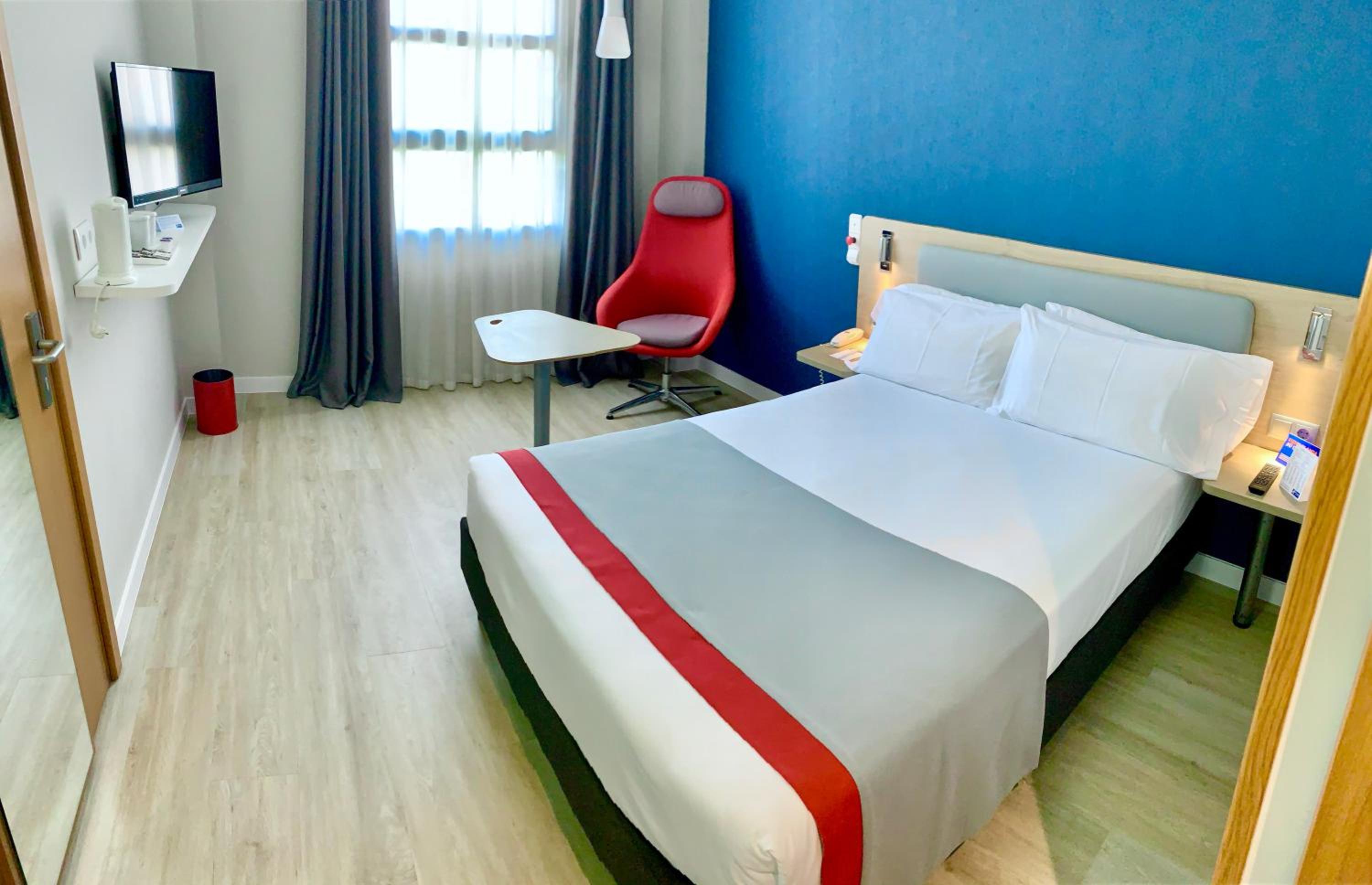 Standard Double Room with Free Breakfast - Accessible - Photo 2