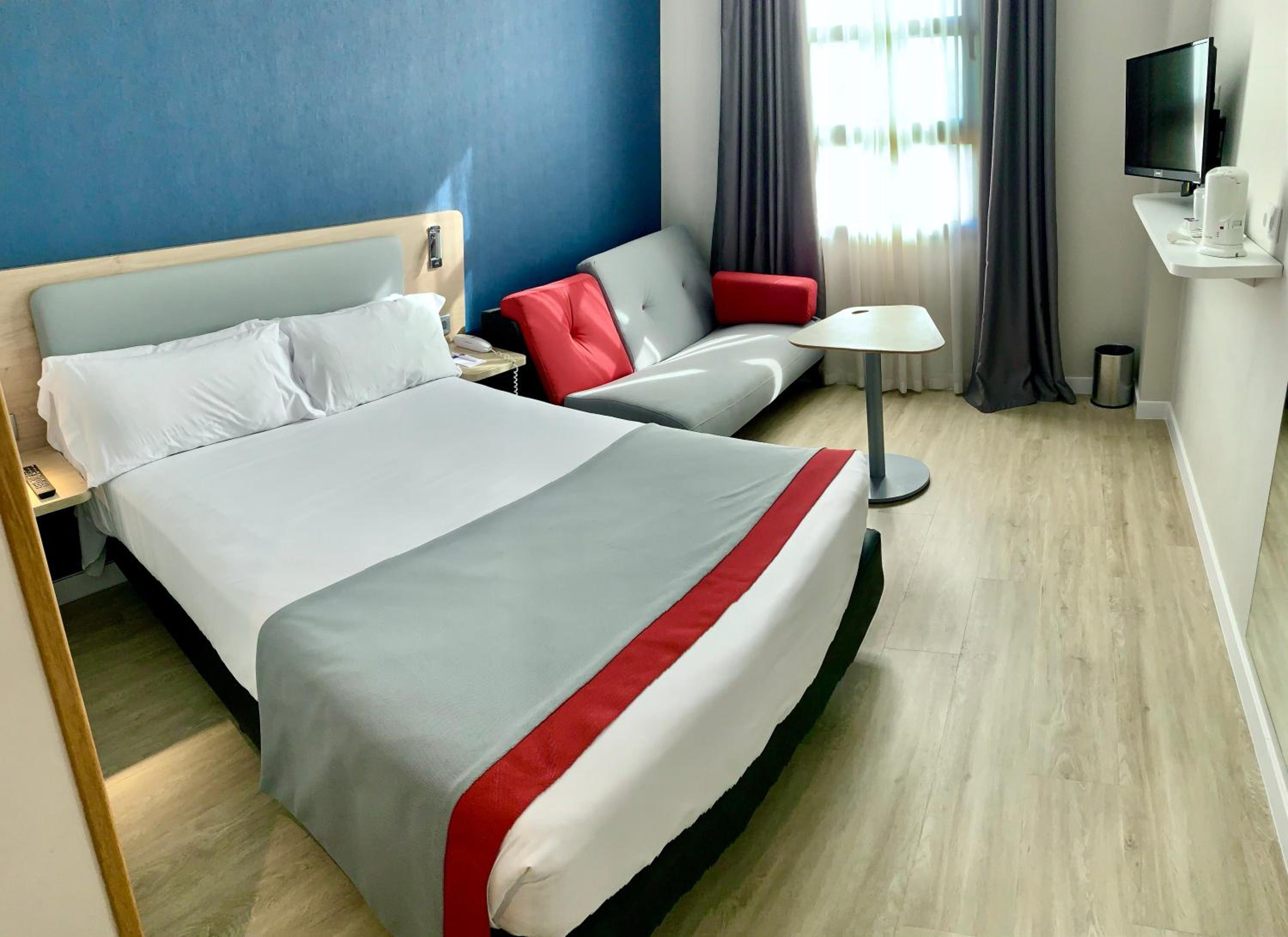 Standard Double Room with Sofa Bed - Photo 1