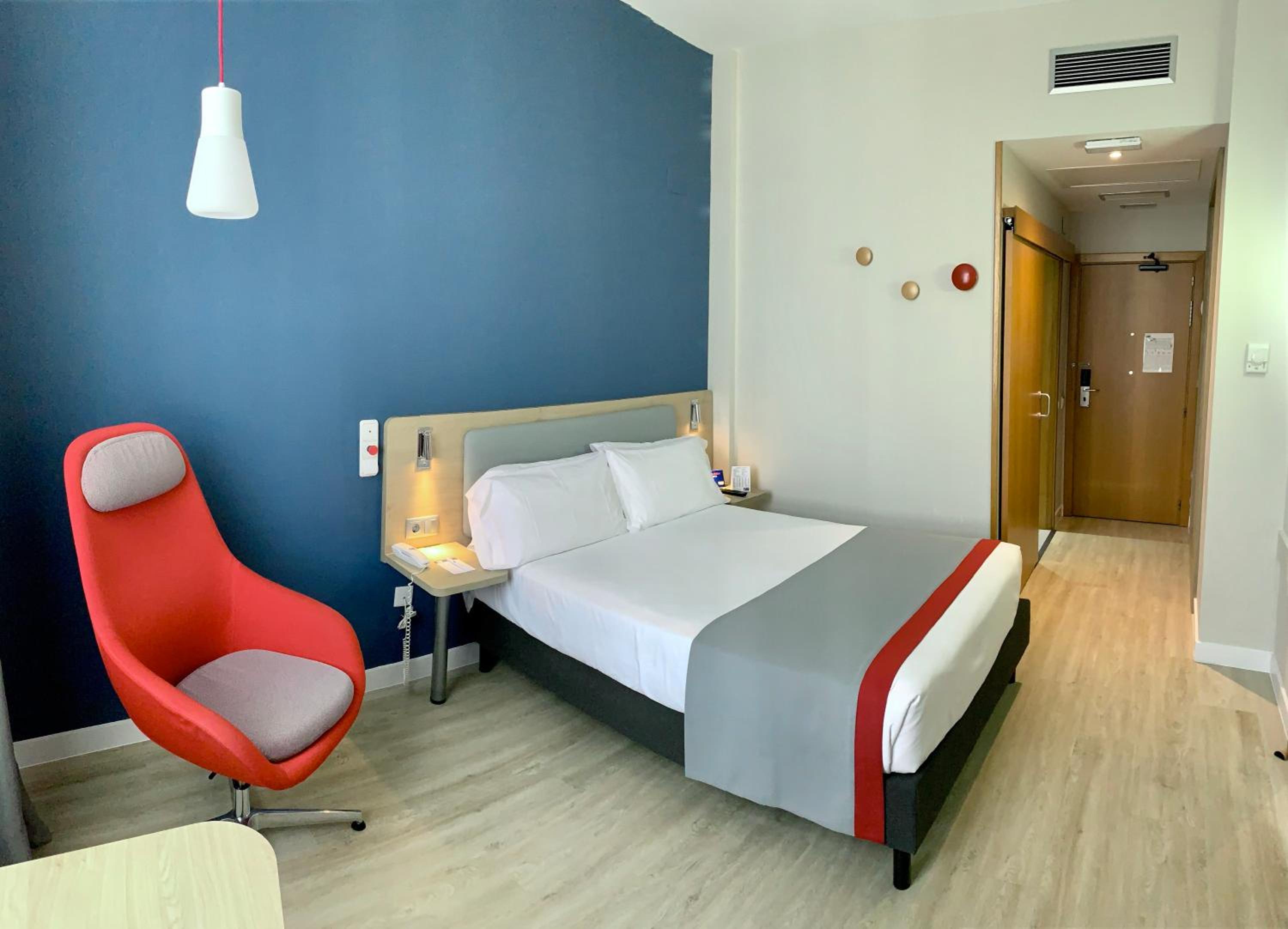 Standard Double Room with Free Breakfast - Accessible - Photo 1