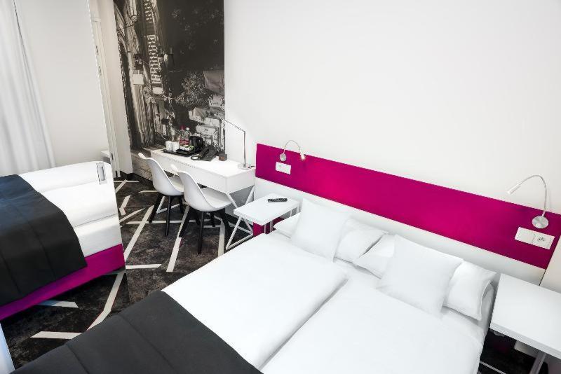 Double Room - Photo 5