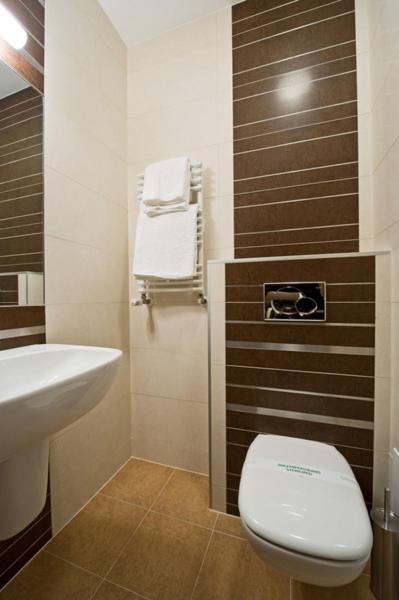 Premium Twin Room - Photo 5