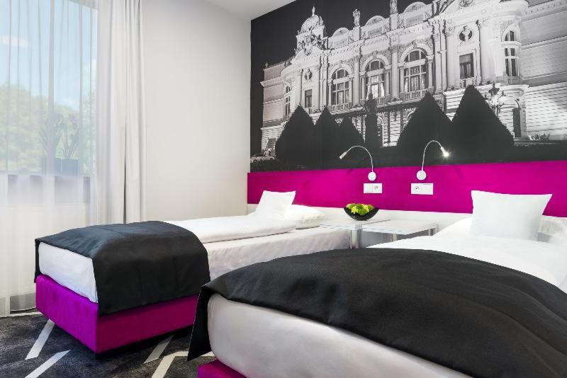 Premium Twin Room - Photo 6