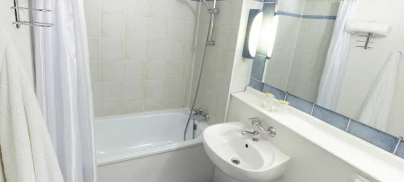 Standard Room - 1 Queen Bed - Photo 2