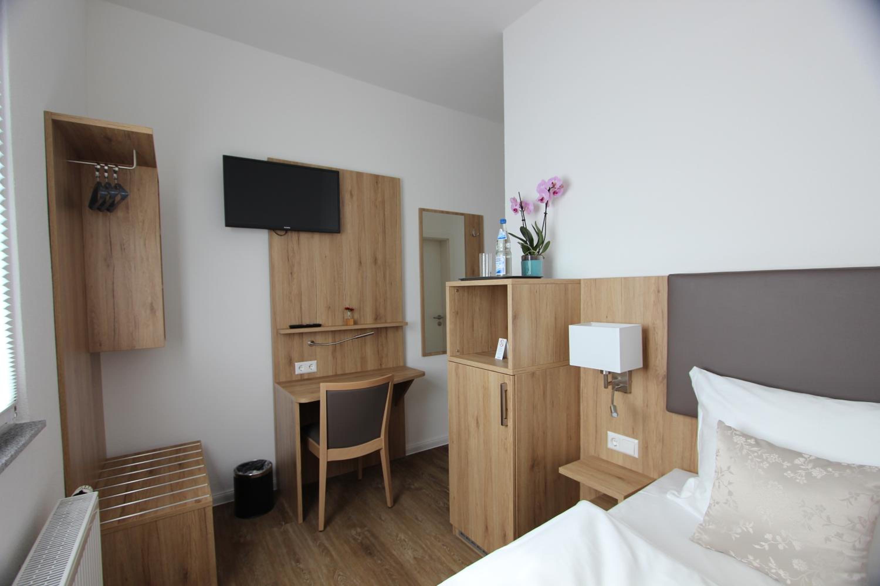 Single Room photo 2