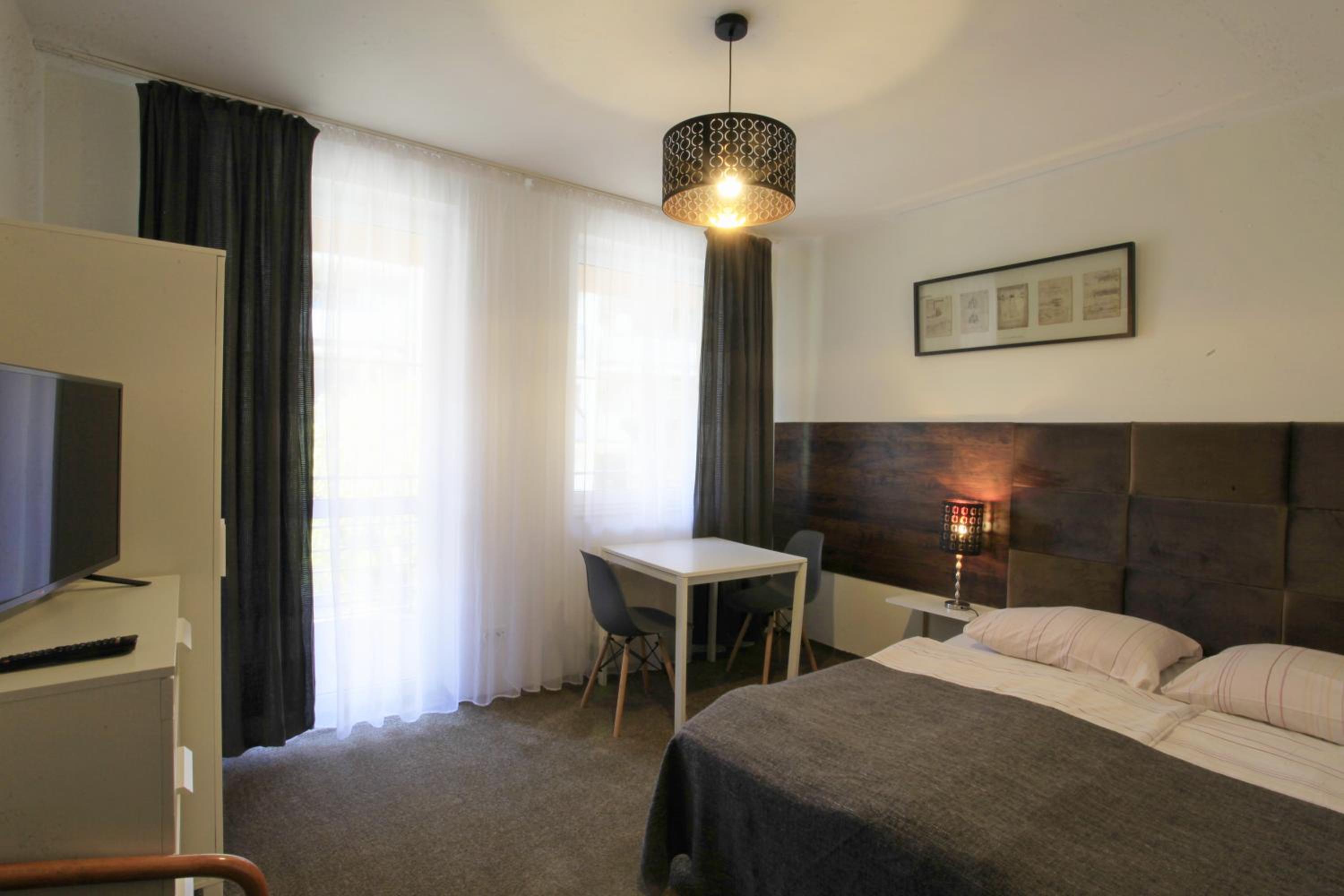 Deluxe Double Room with Balcony - Photo 10