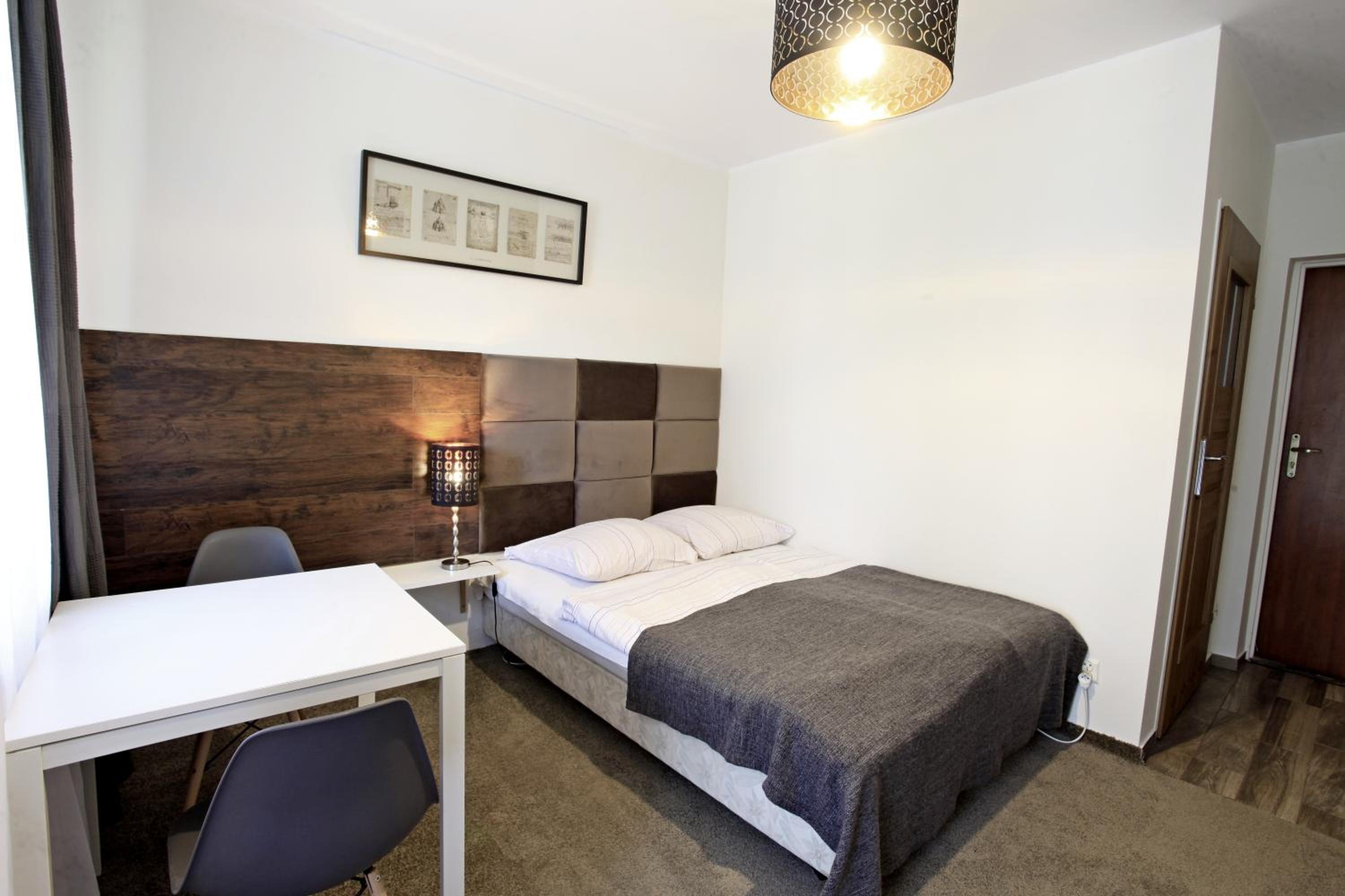 Deluxe Double Room with Balcony - Photo 8