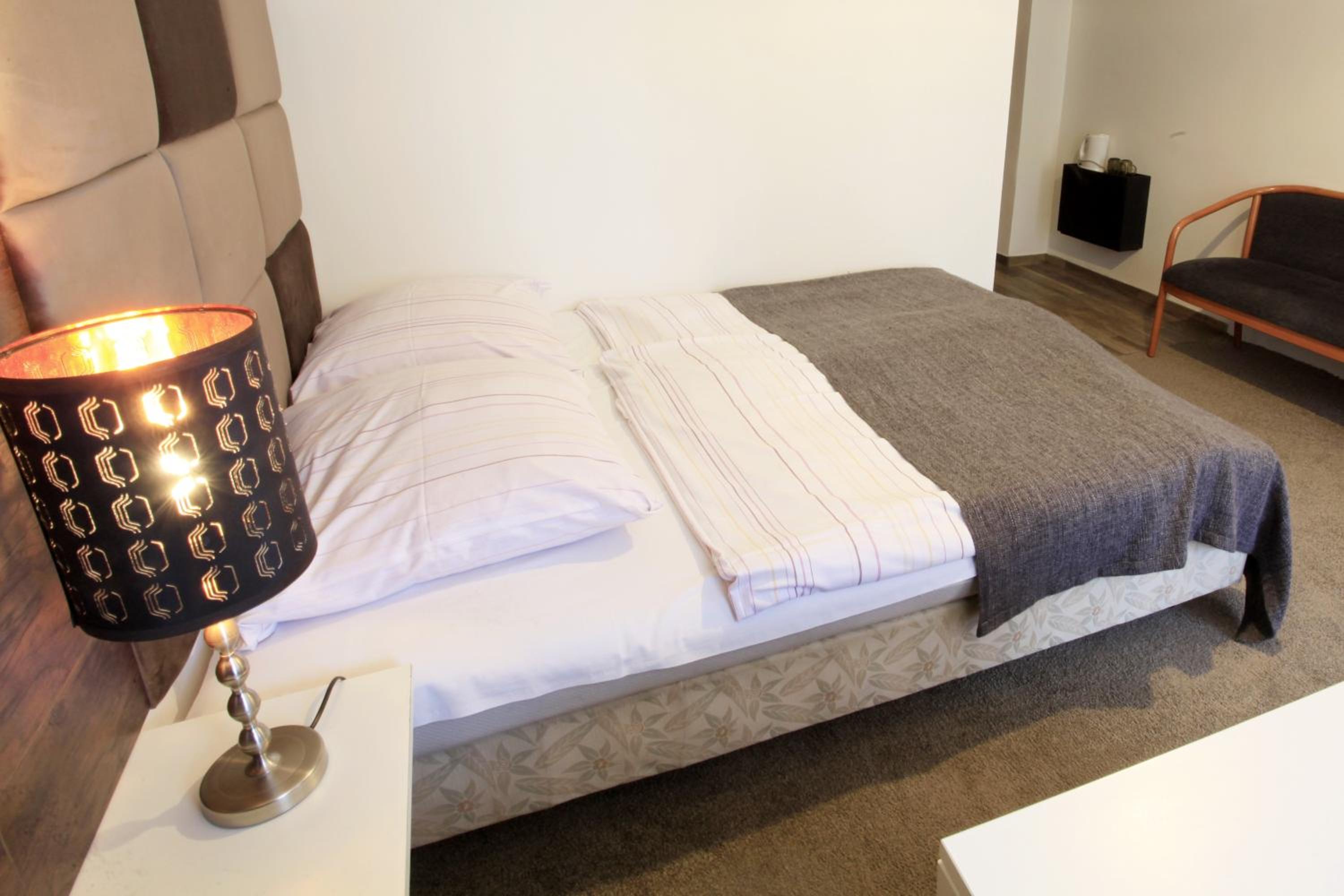 Deluxe Double Room with Balcony - Photo 7