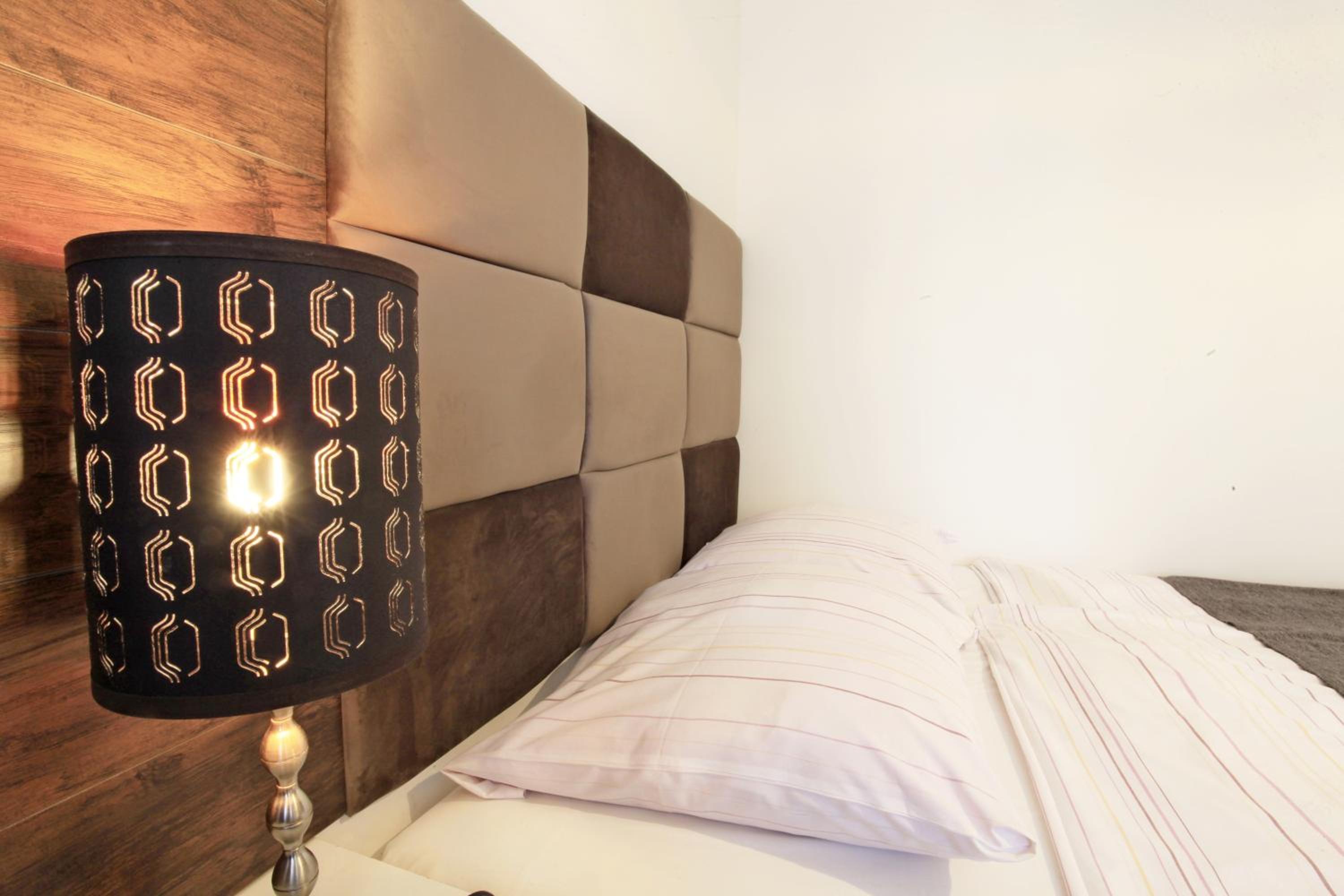 Deluxe Double Room with Balcony - Photo 5