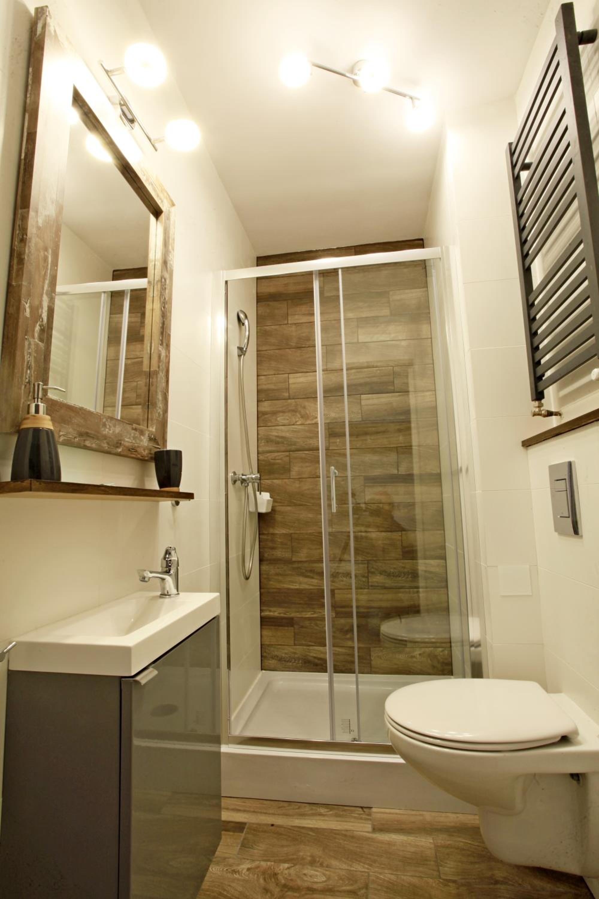 Deluxe Double Room with Balcony - Photo 9