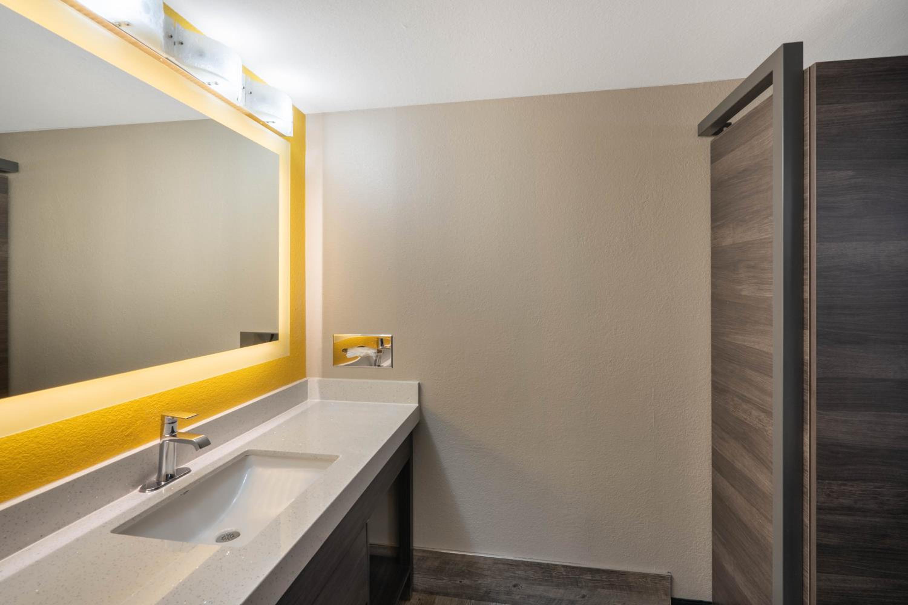Double Room - Disability Access/Non-Smoking - Photo 11