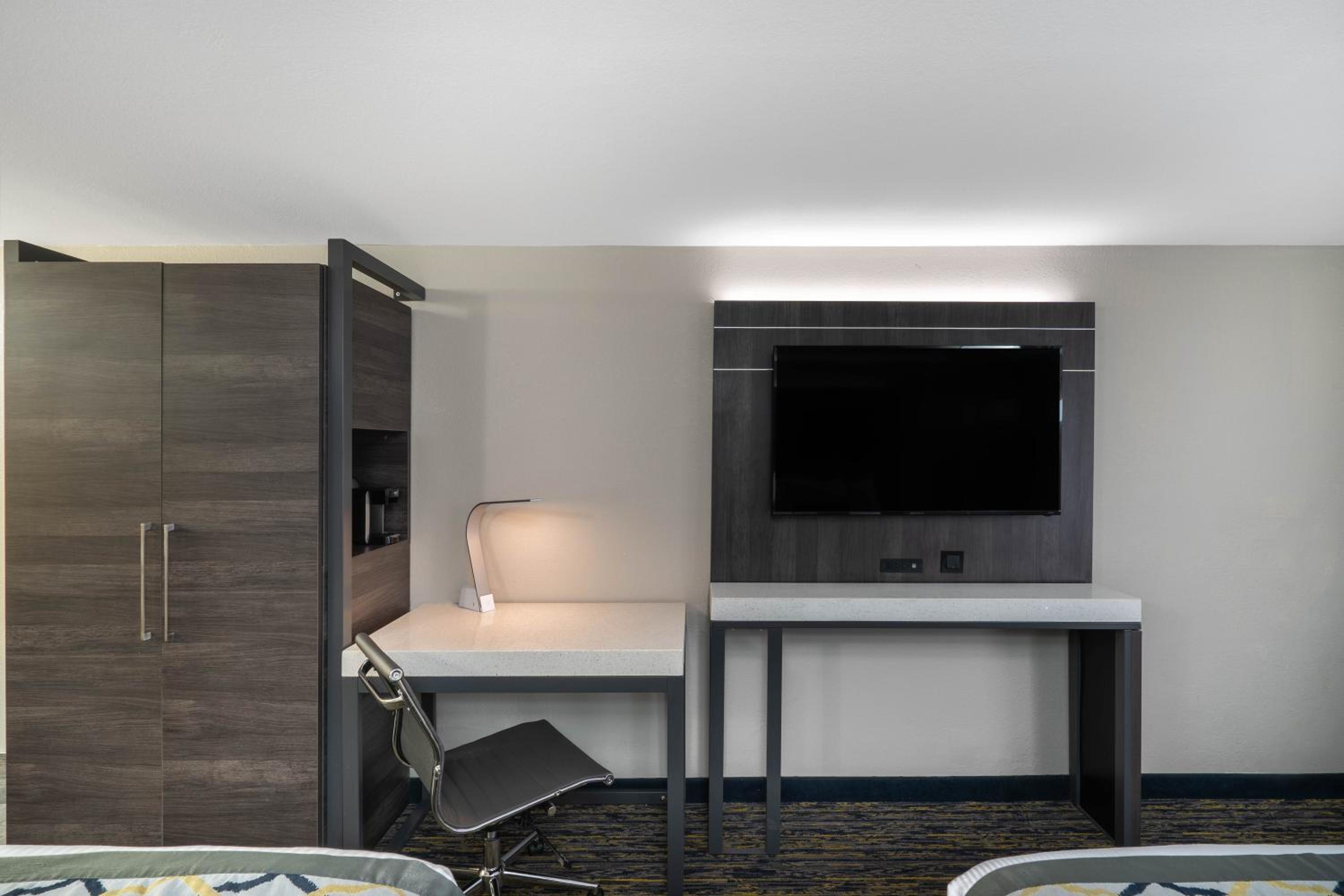 Double Room - Disability Access/Non-Smoking - Photo 3