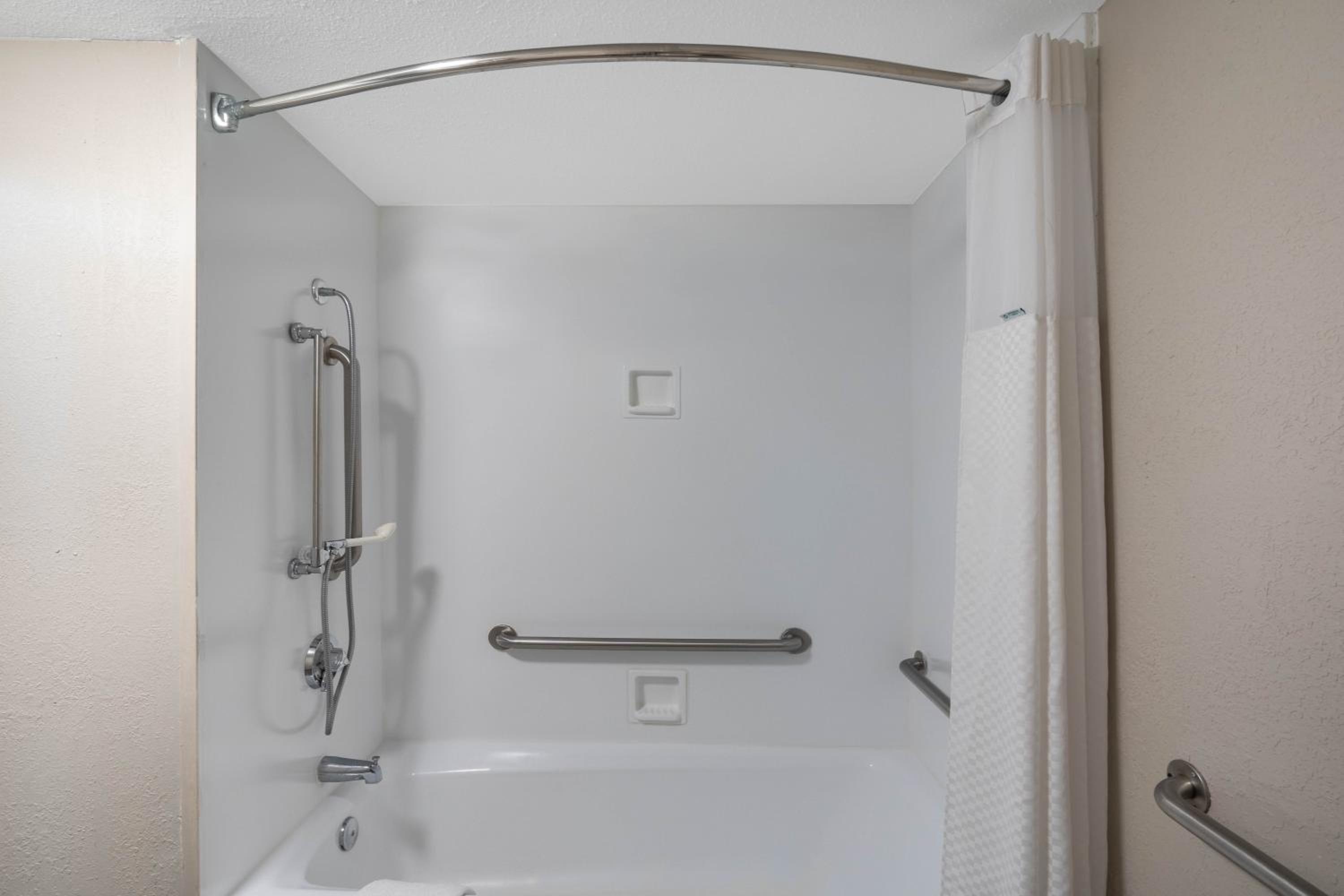 King Room - Disability Access - Non-Smoking - Photo 11