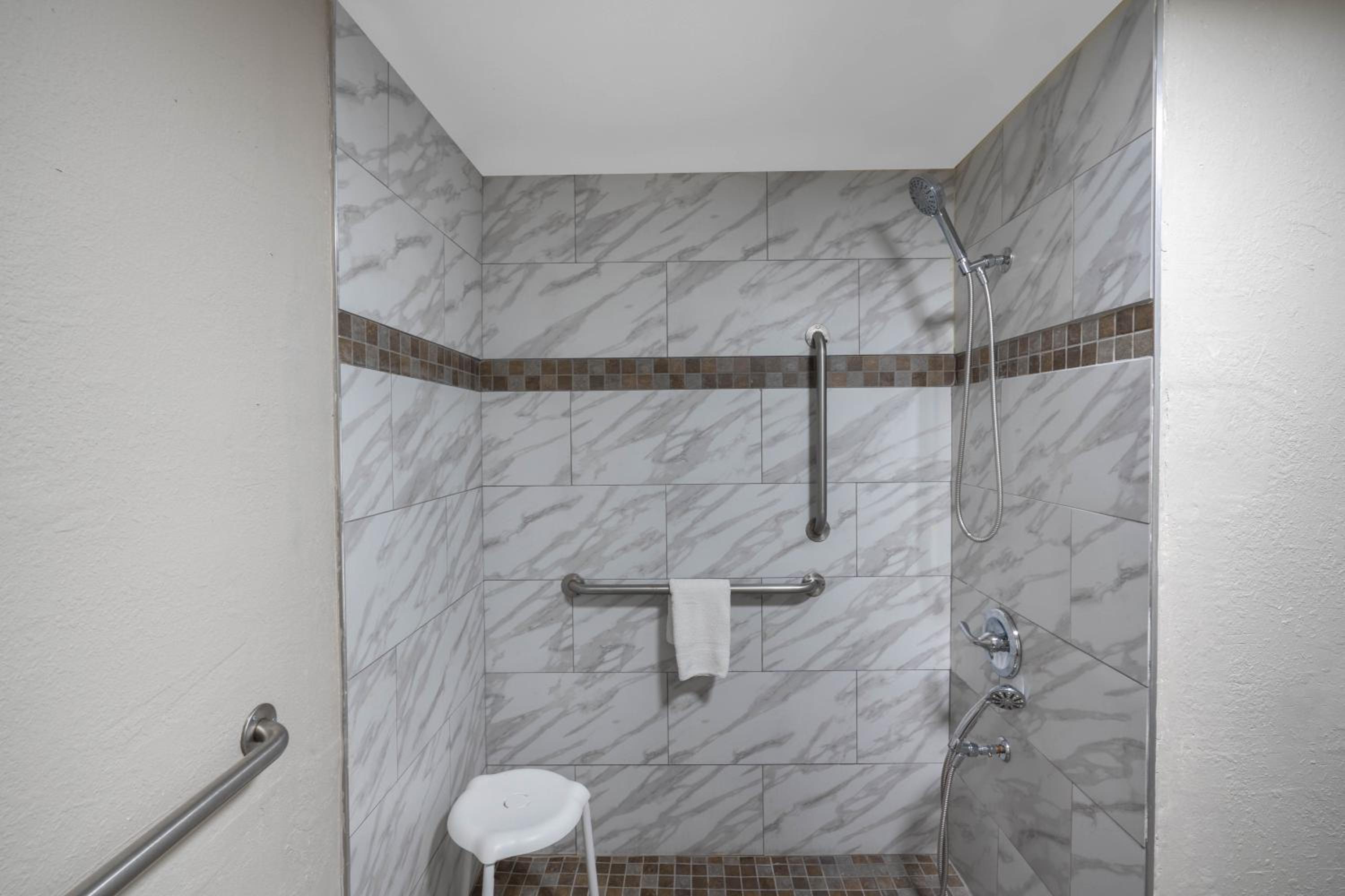 Double Room - Disability Access/Non-Smoking - Photo 4