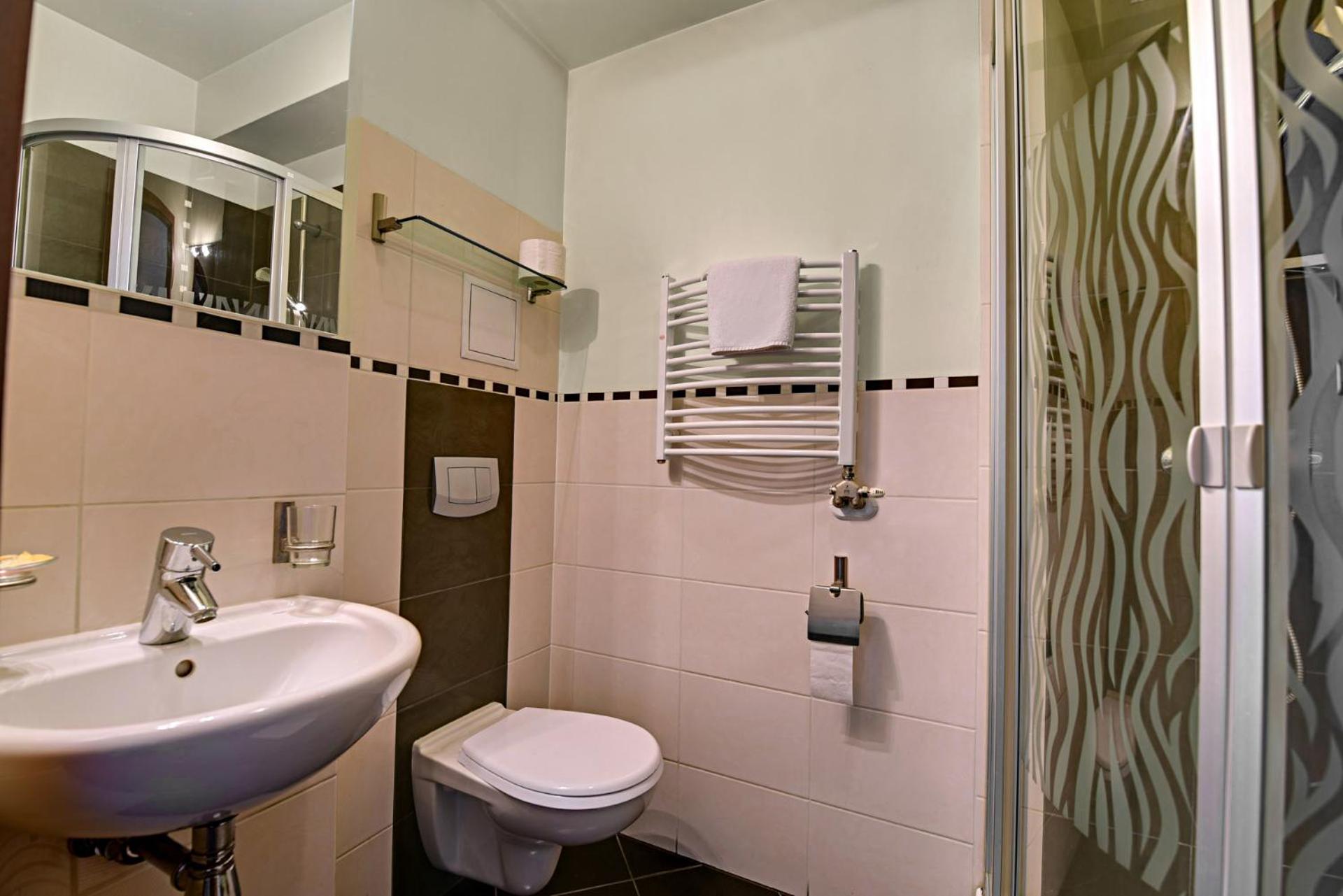 Double room economy view / balcony - Photo 6