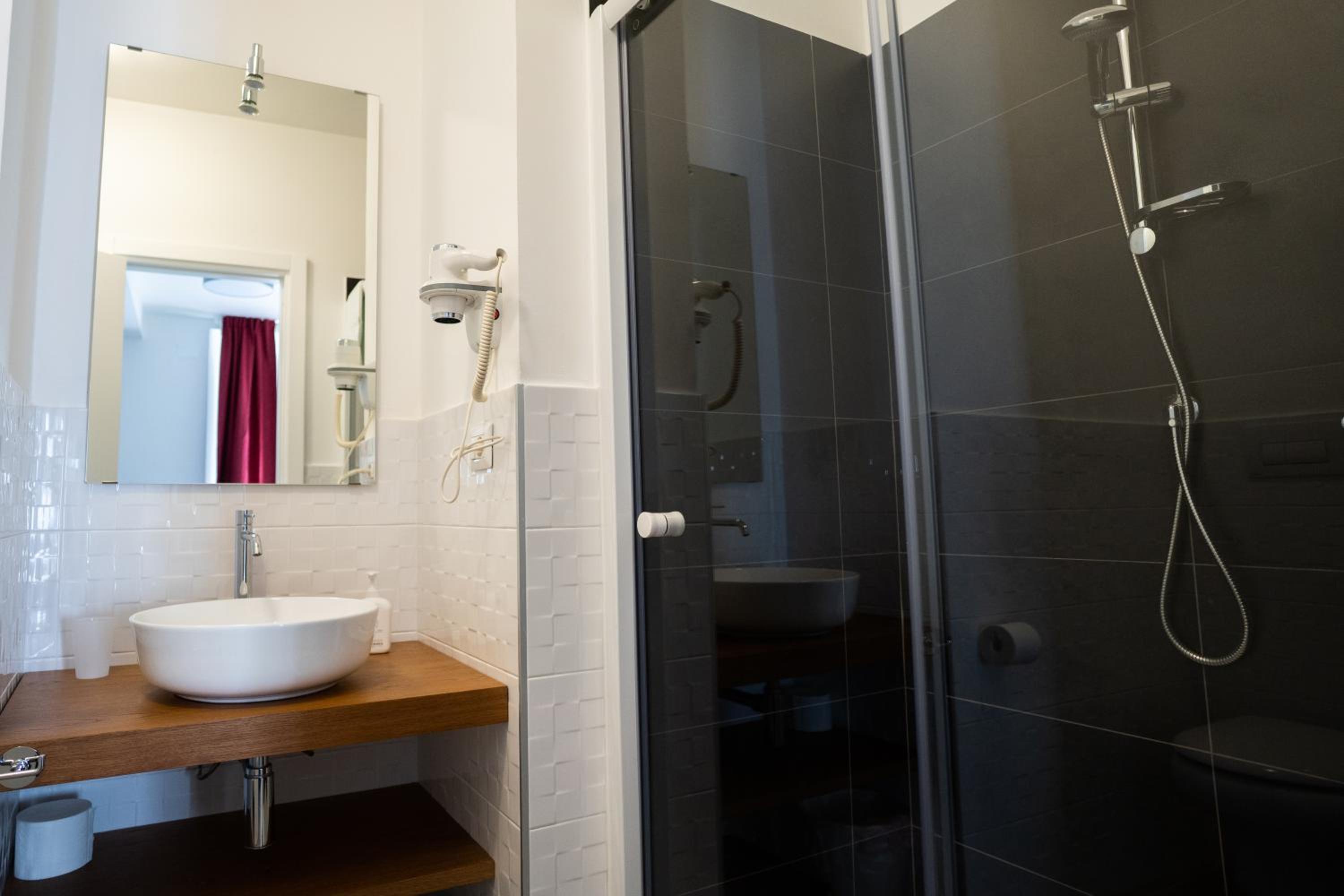 Double Room with Balcony - Photo 6