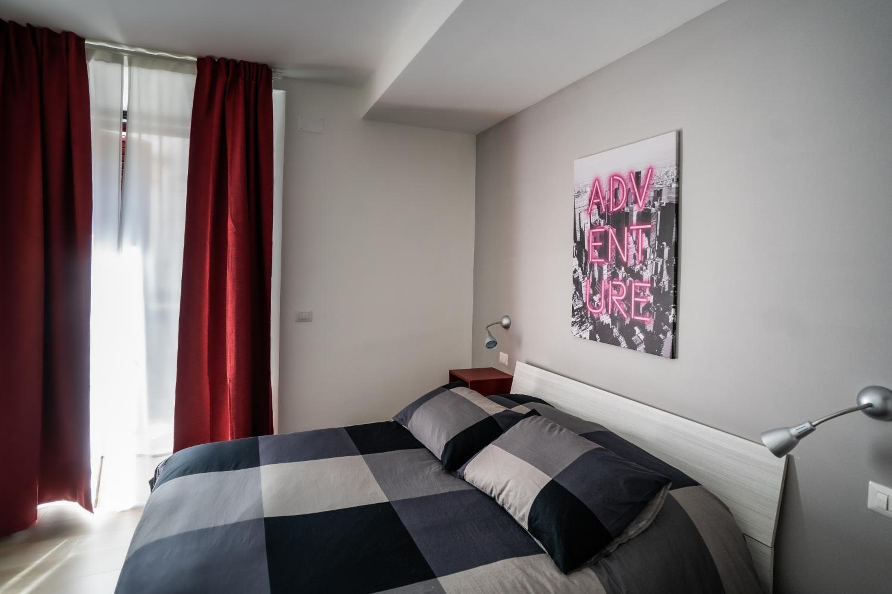 Double Room with Balcony - Photo 4