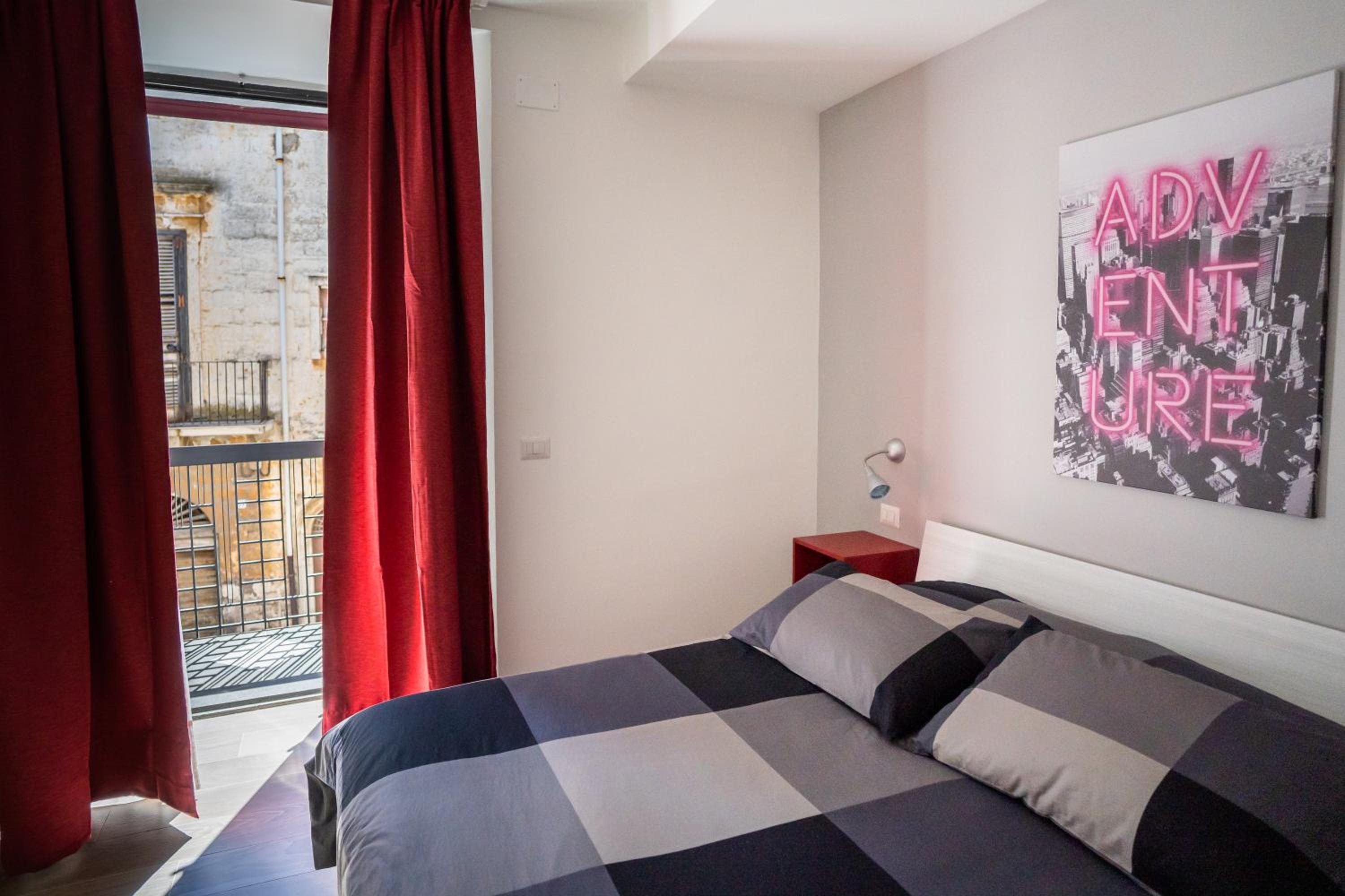 Double Room with Balcony - Photo 2