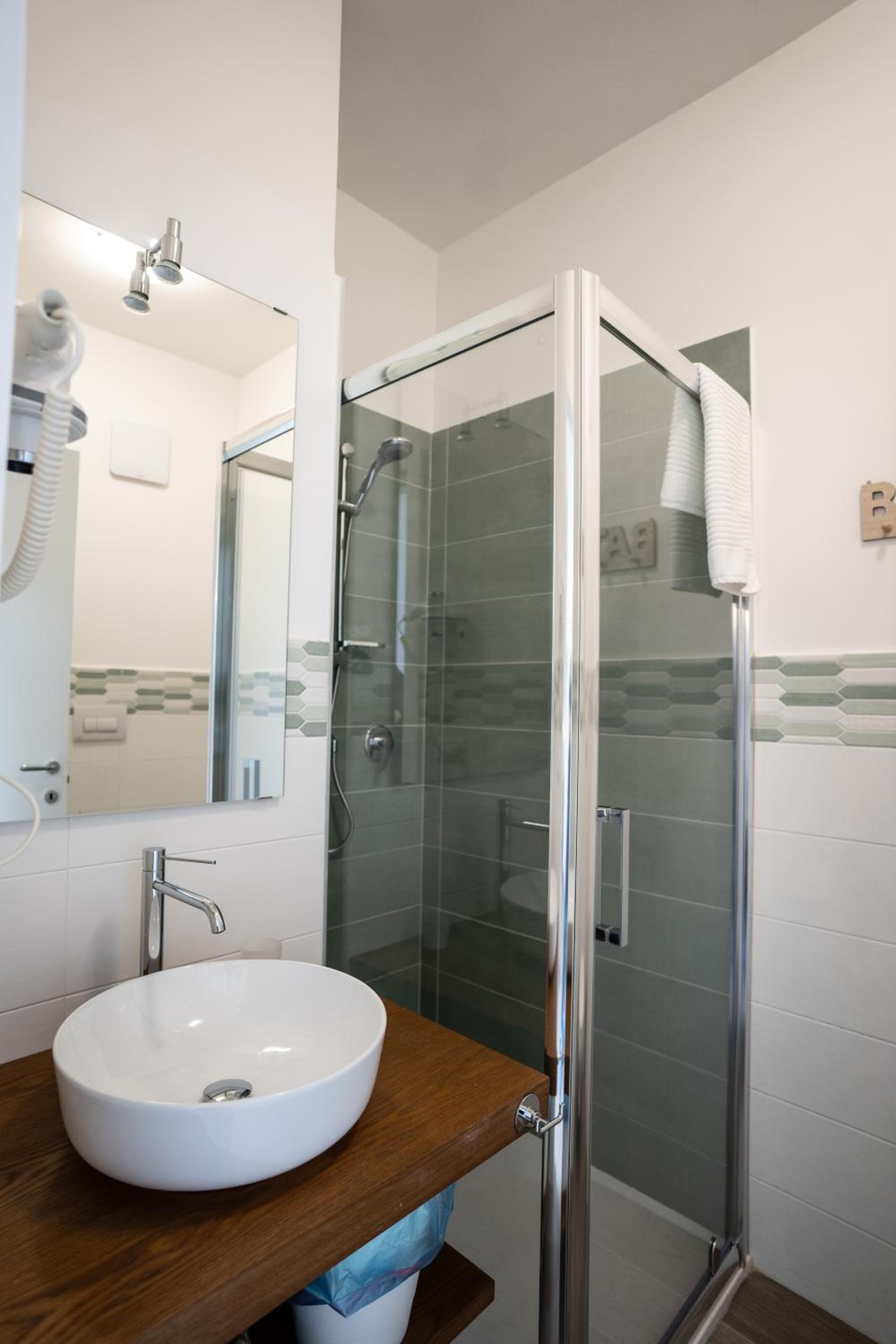 Standard Double Room - Photo 2