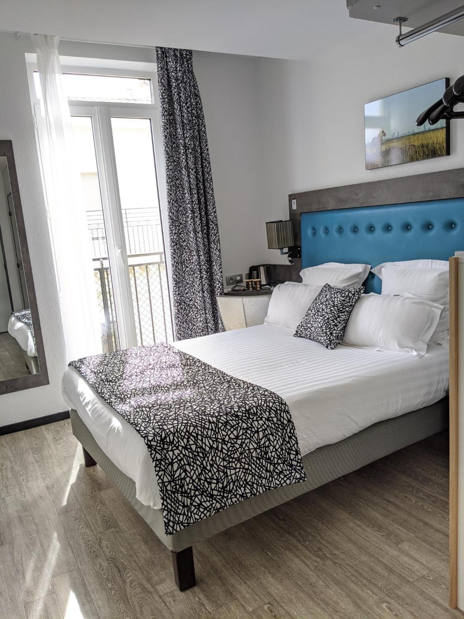Double Room with Double Bed and Balcony - Photo 1