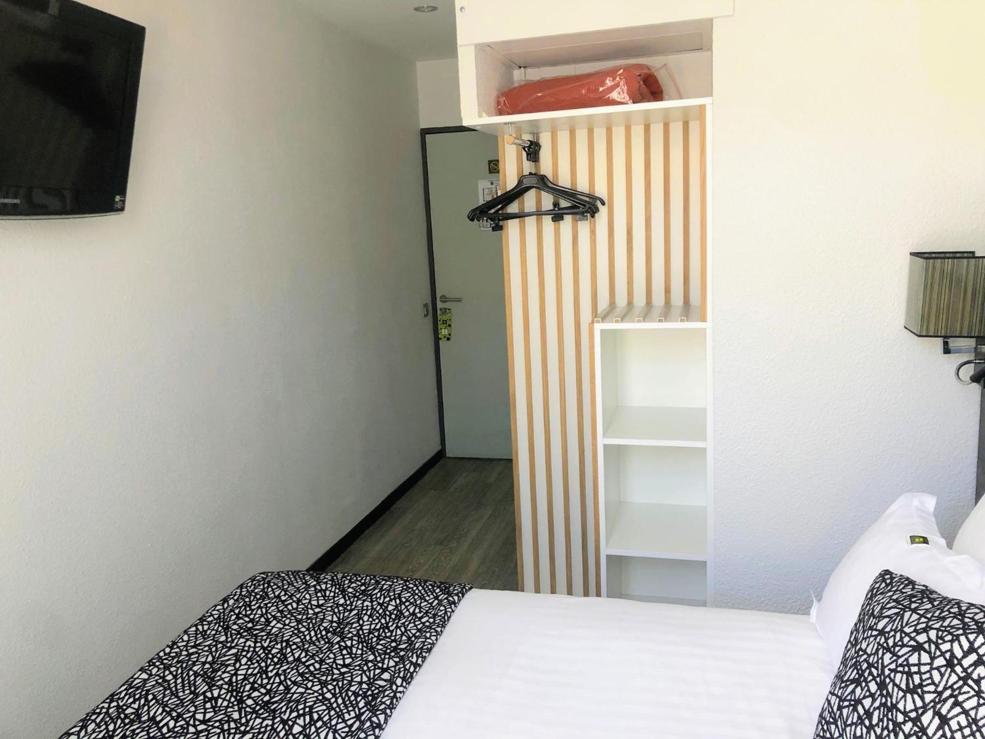 Double Room with Double Bed and Balcony - Photo 7