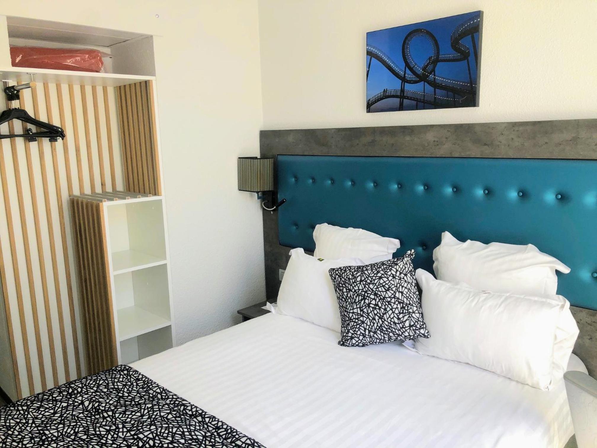 Double Room with Double Bed and Balcony - Photo 8