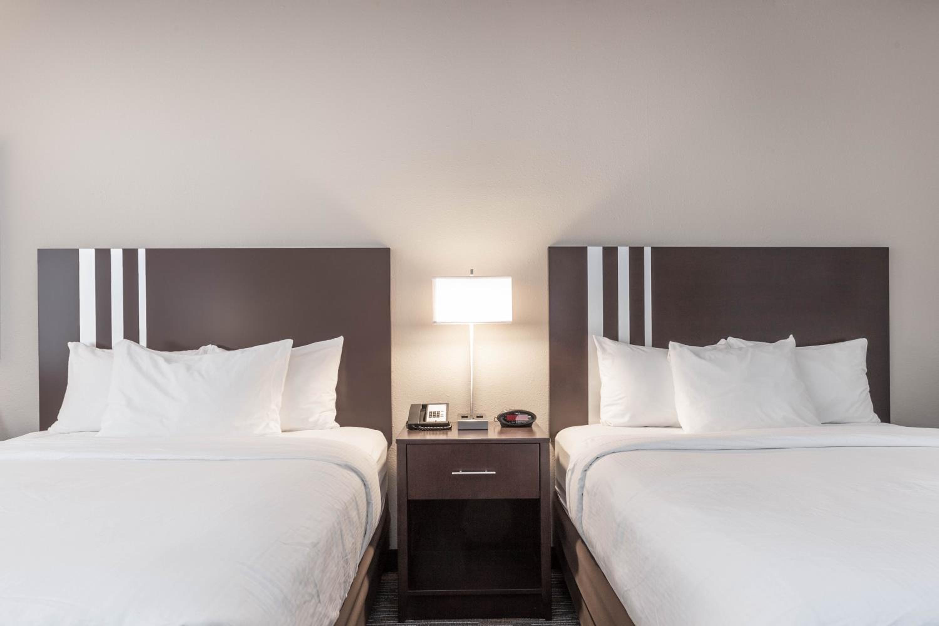 Queen Room with Two Queen Beds - Non-Smoking - Photo 1