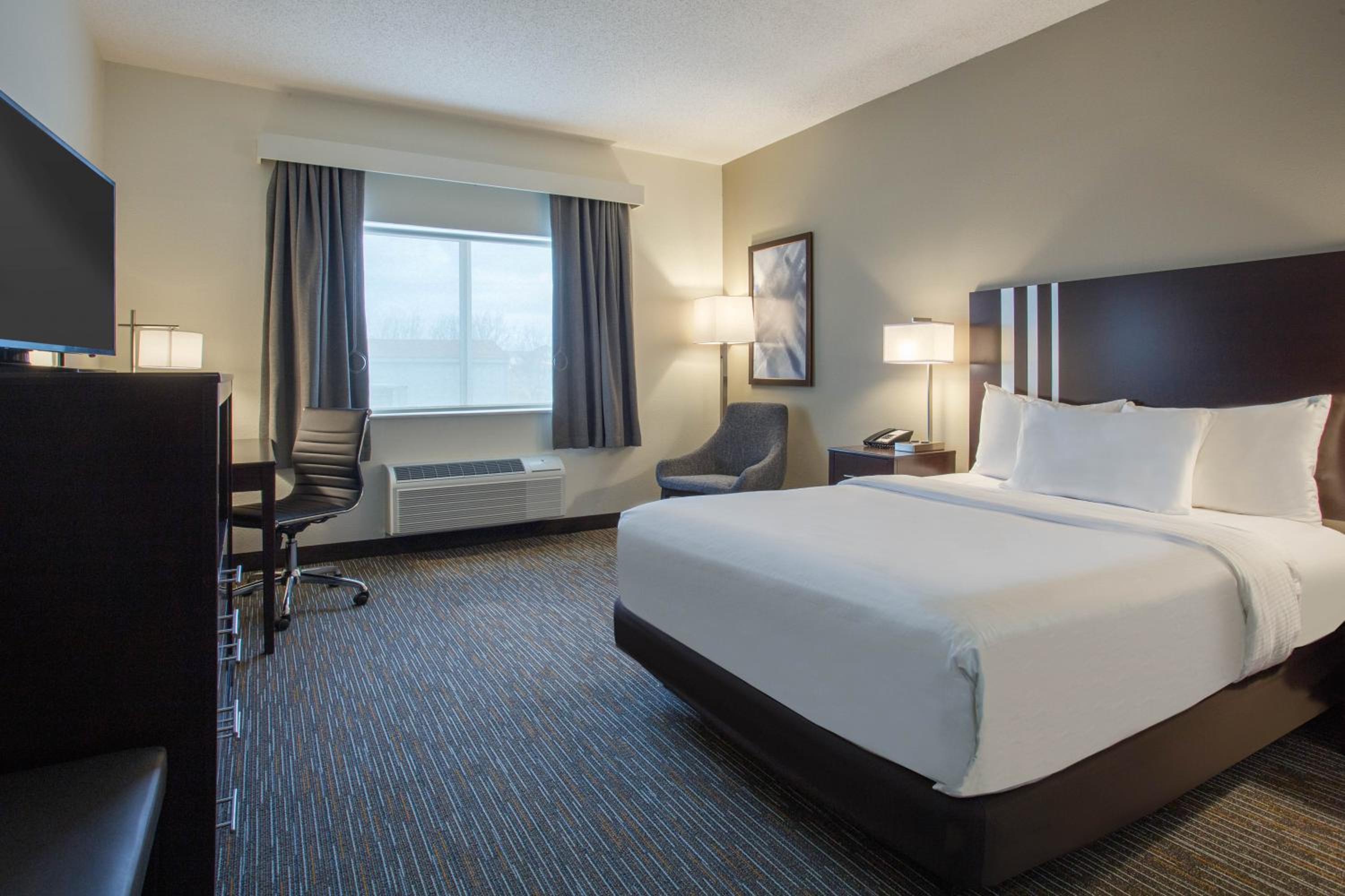 Queen Room - Mobility Access/Non-Smoking - Photo 5