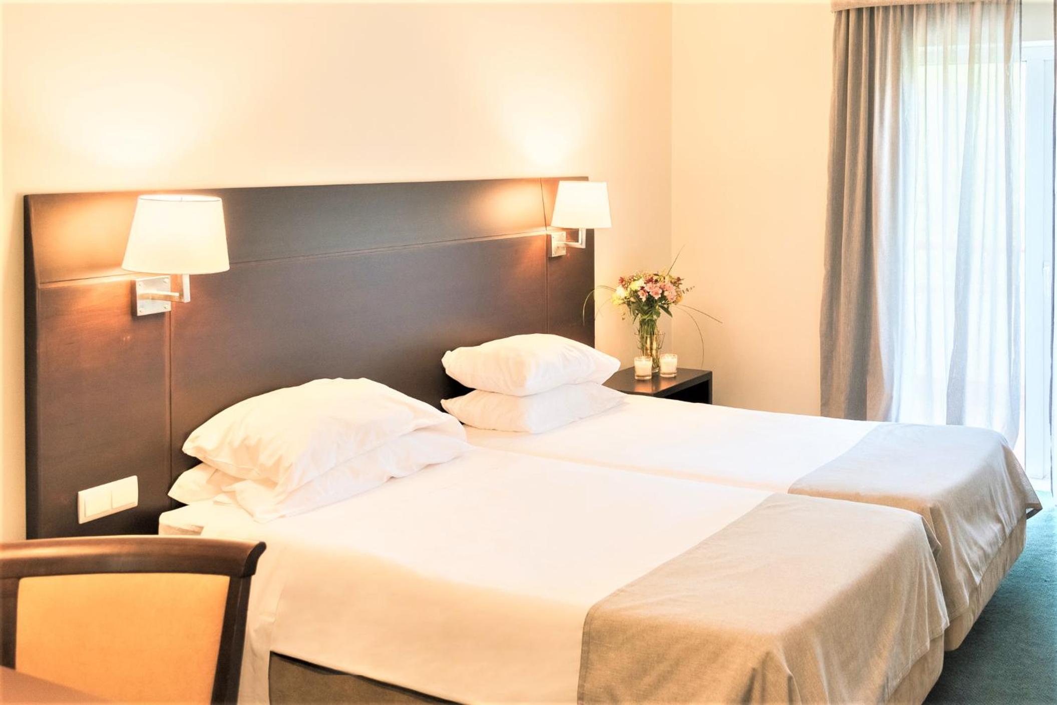 Superior Twin Room with River View - Photo 5