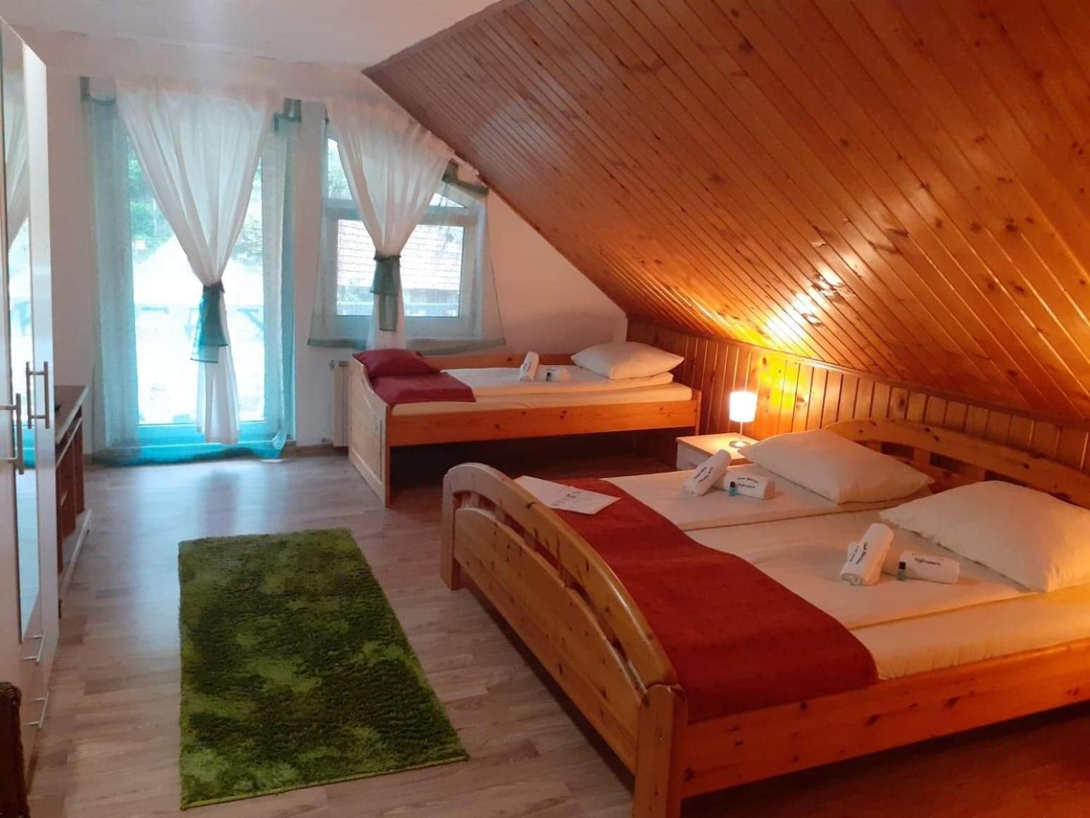 Twin Room with Balcony - Photo 5