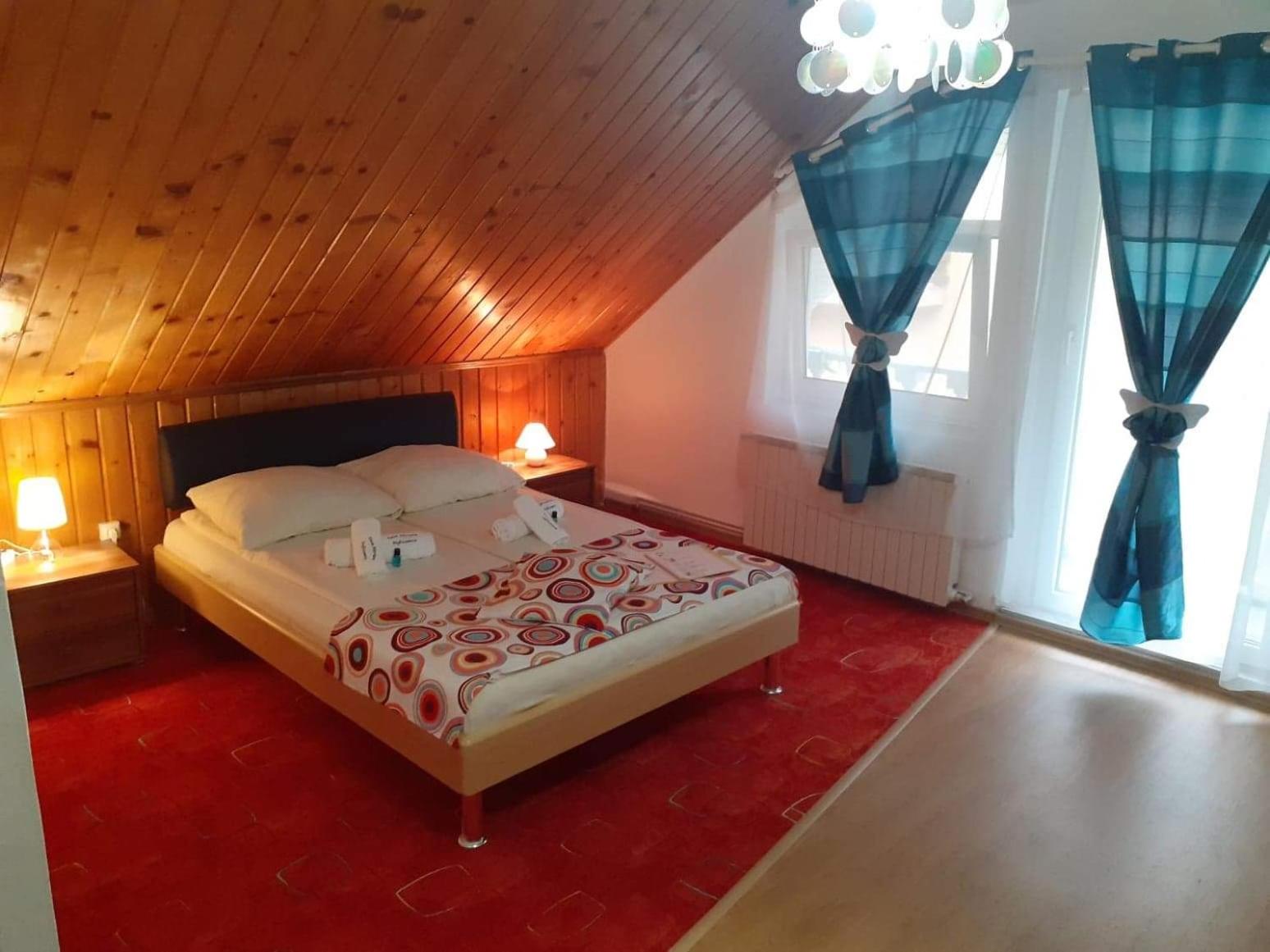 Double Room with Balcony - Photo 1