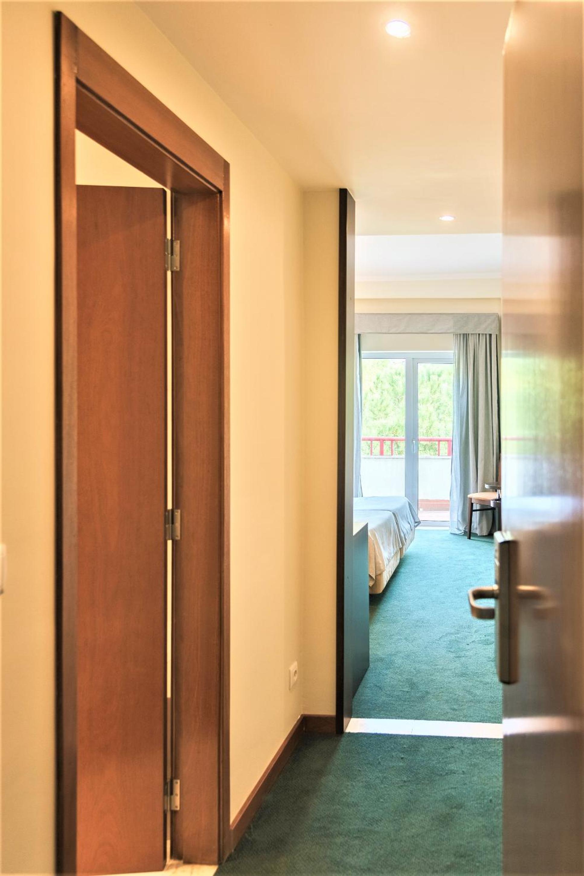 Superior Twin Room with Balcony - Photo 2