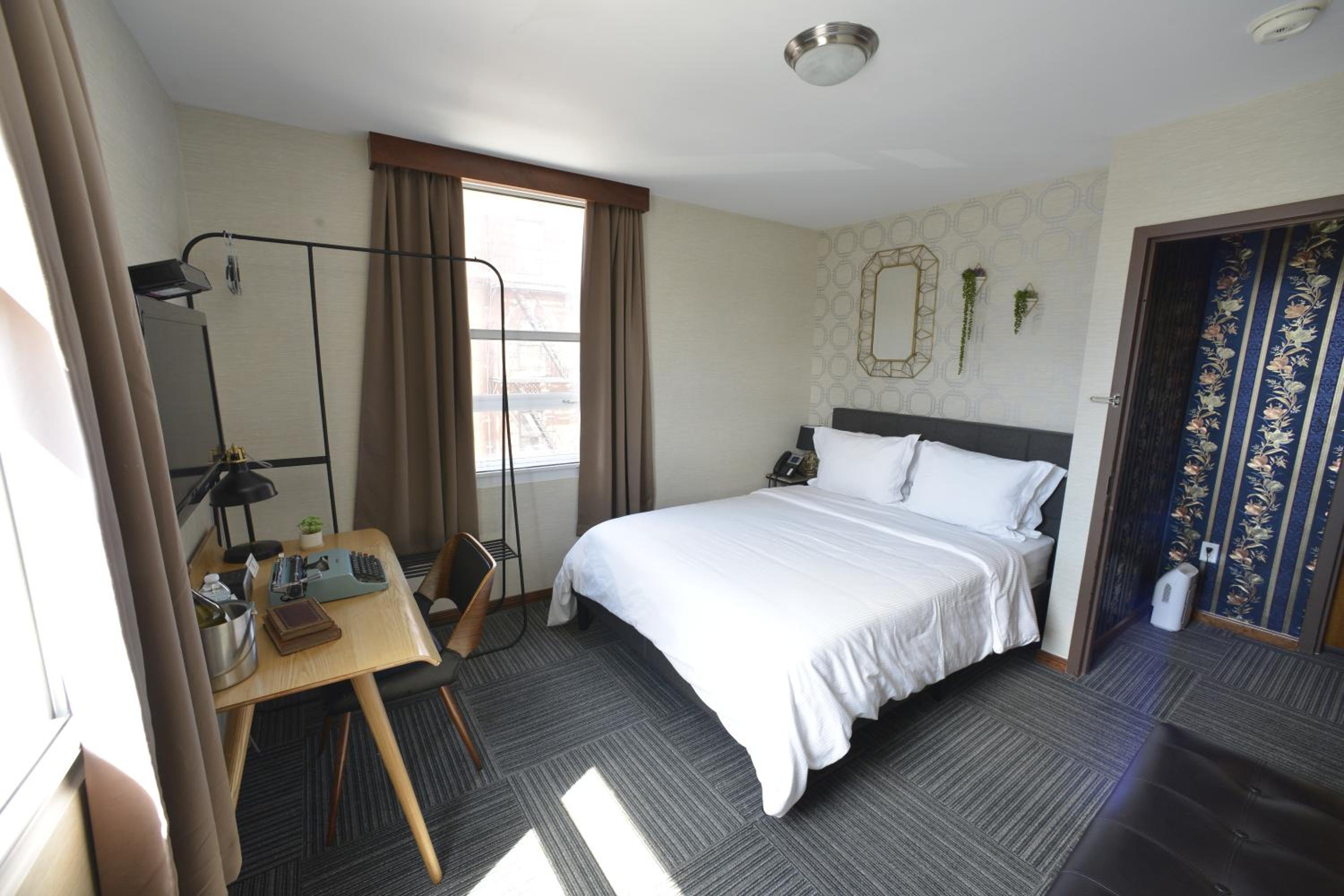 Superior Queen Room