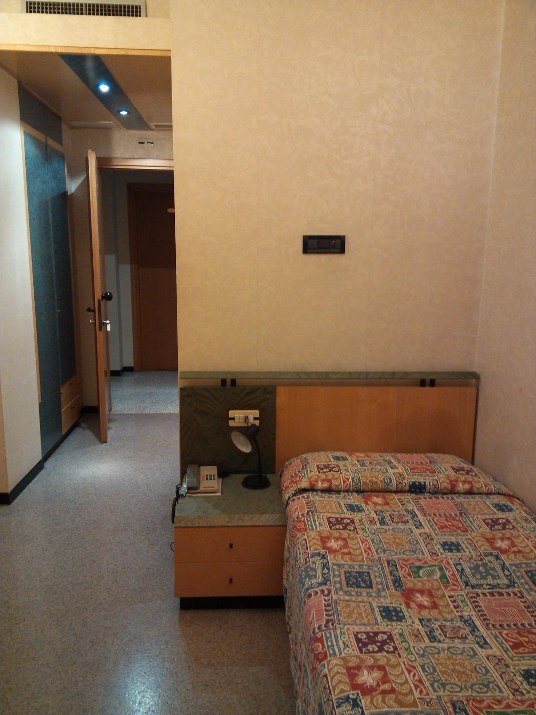 Single Room photo 3