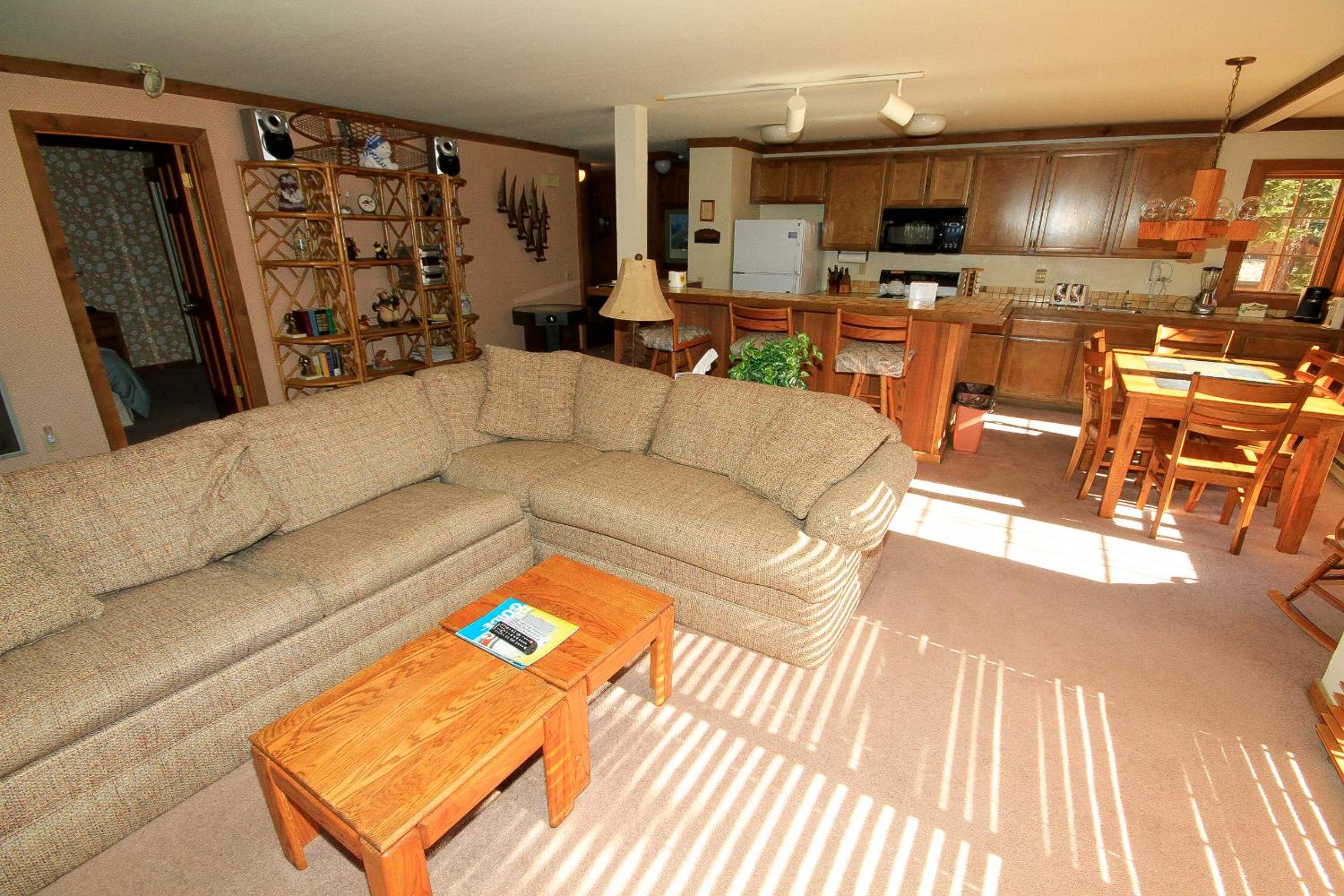 Apartment photo 2