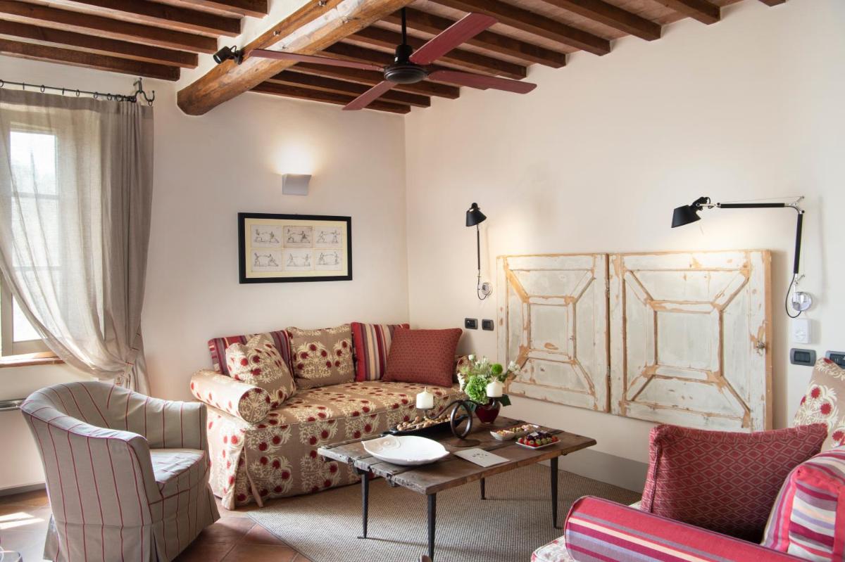 Deluxe Suite - Photo 2