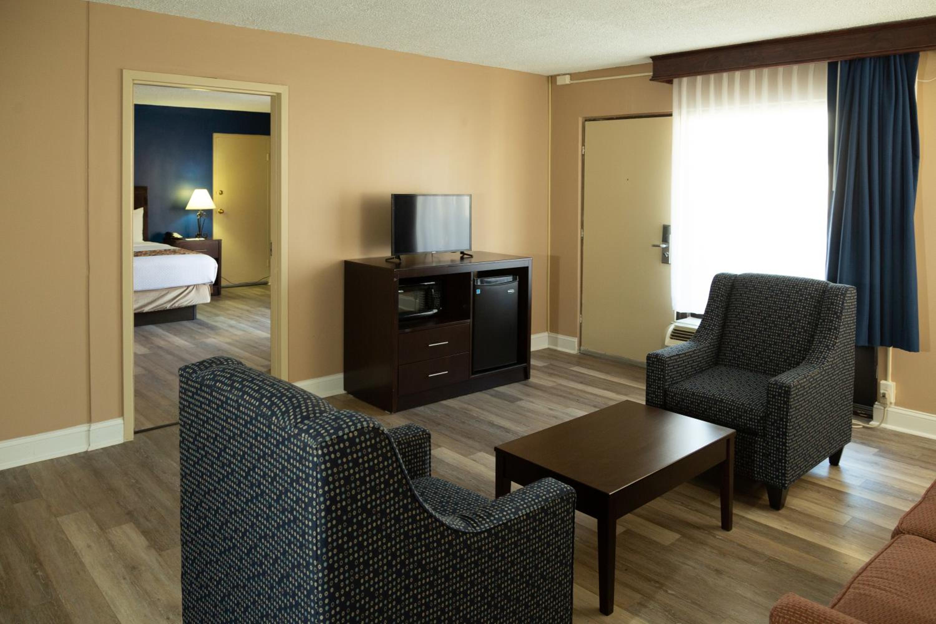 King Suite - Non-Smoking photo 1
