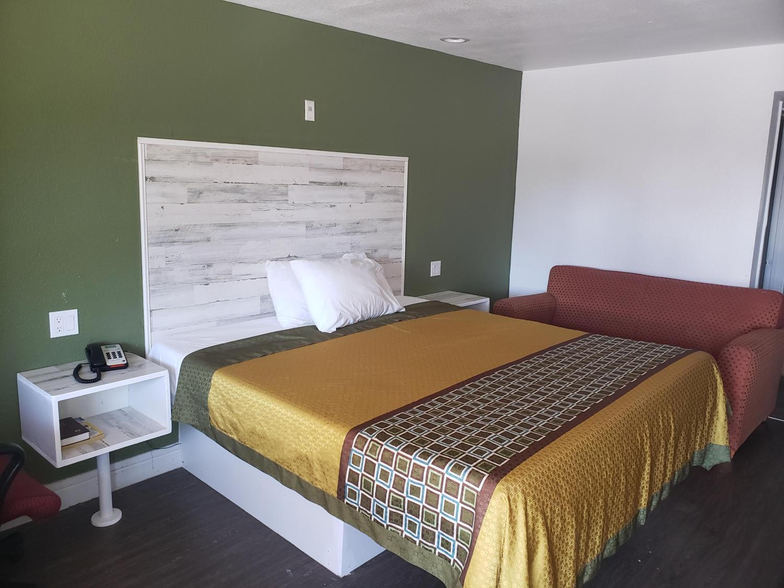 King Room - Non-Smoking - Photo 4