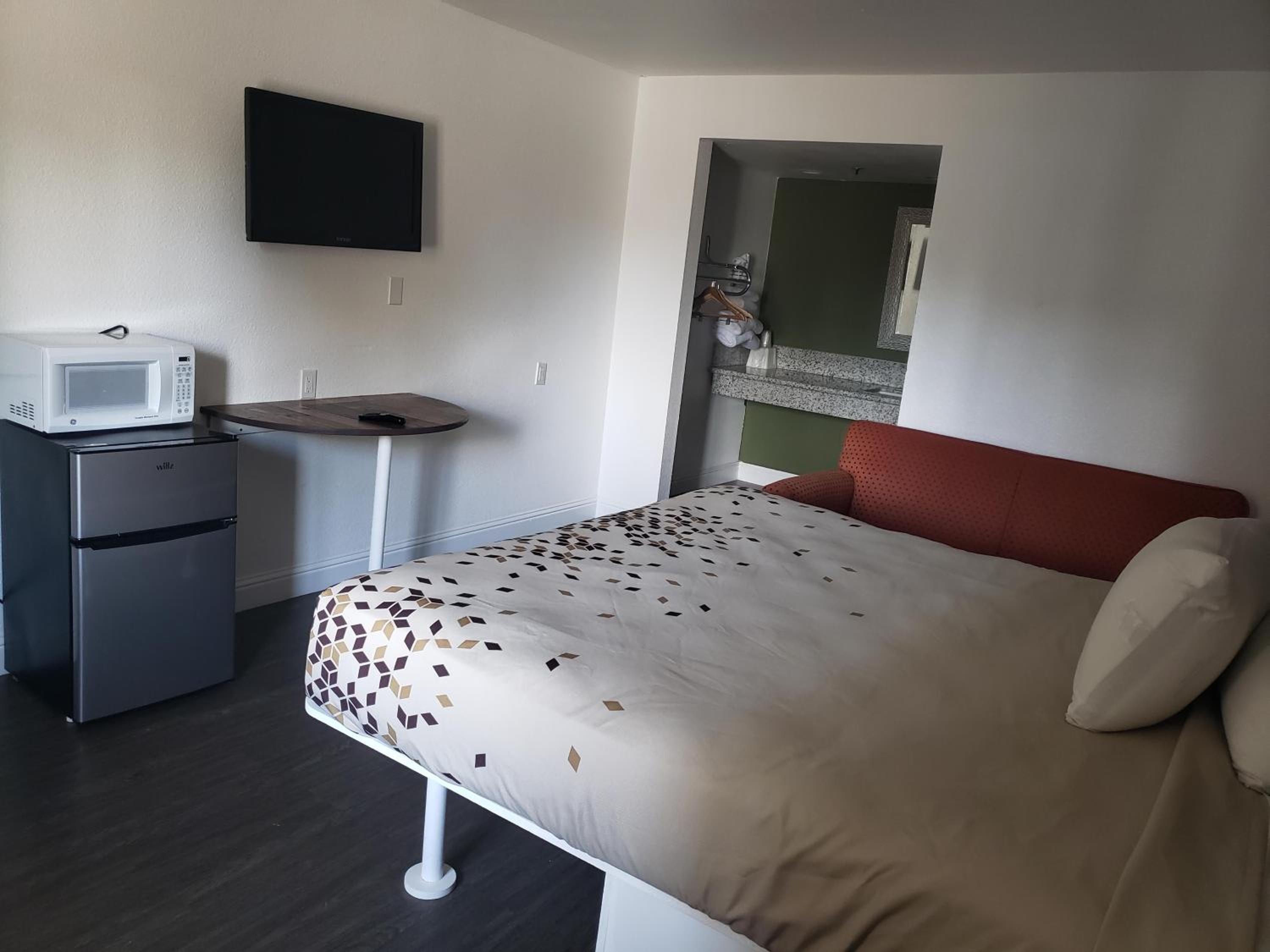 King Room - Non-Smoking - Photo 1