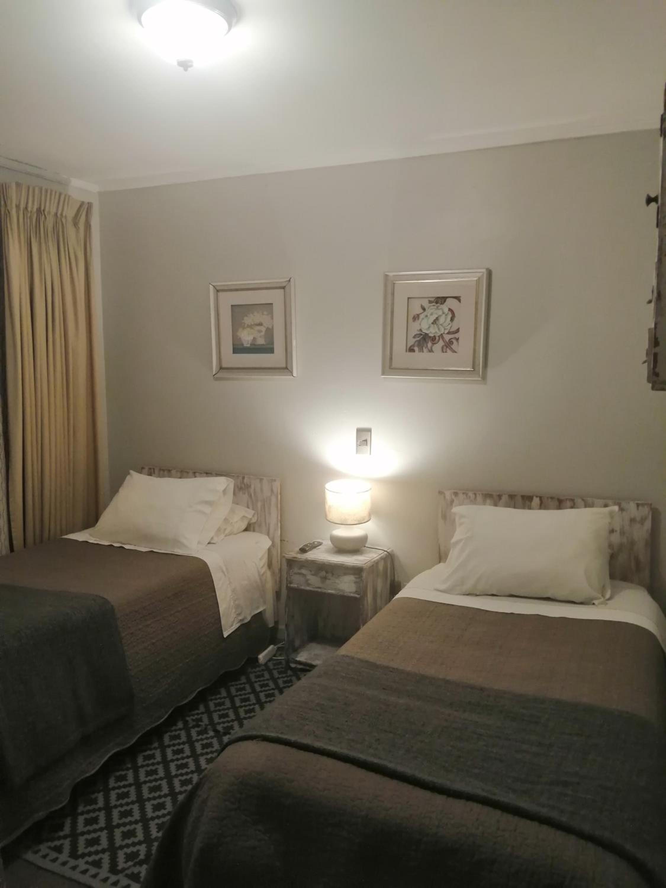 Twin Room with Private Bathroom photo 1