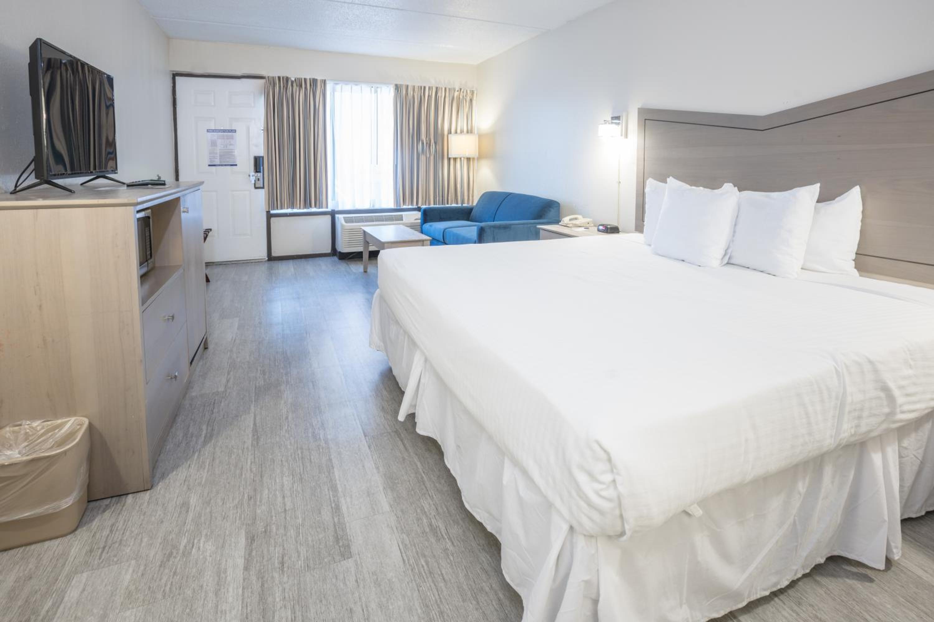 Standard King Room photo 1