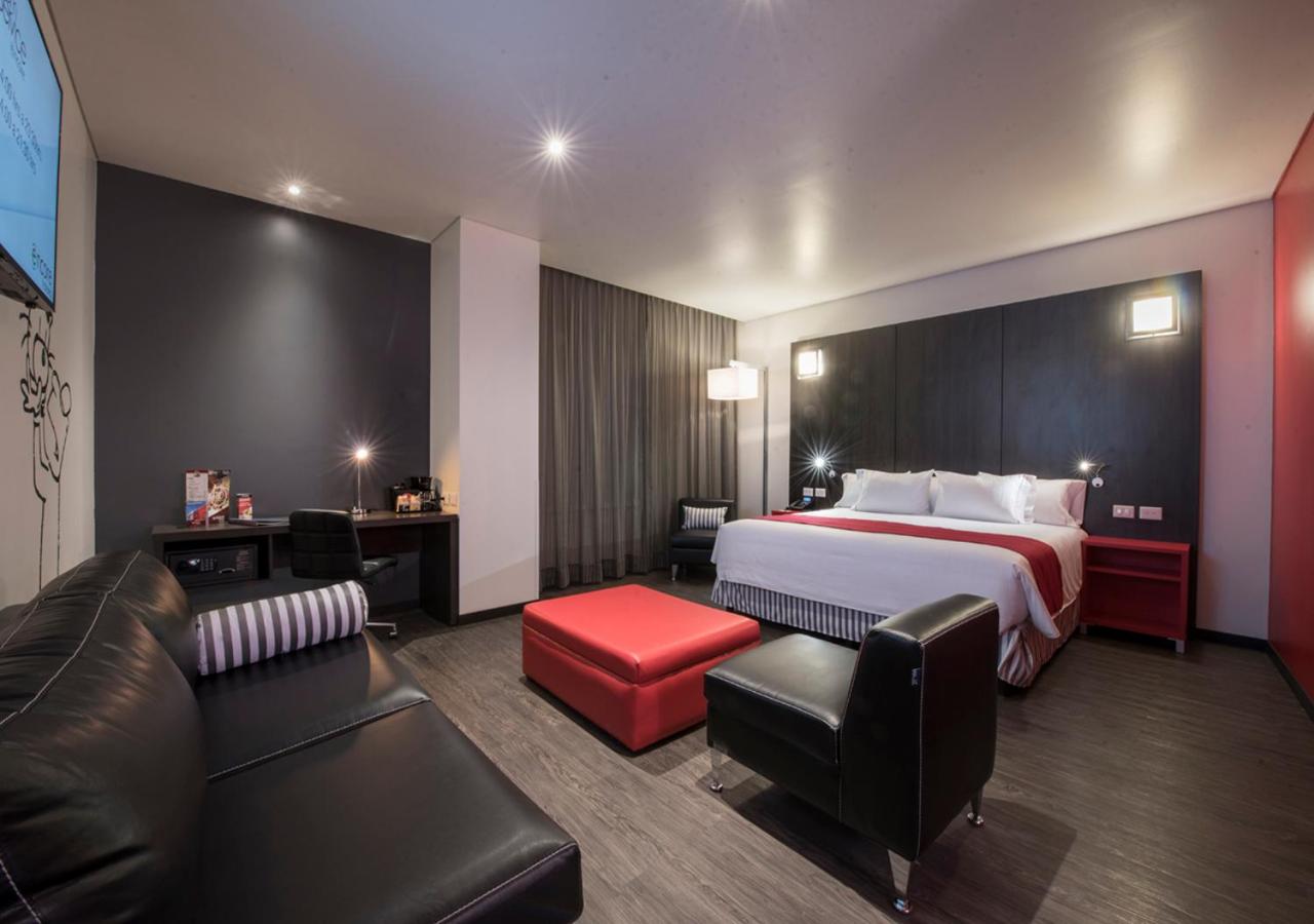 Junior King Suite - Non-Smoking - Photo 1