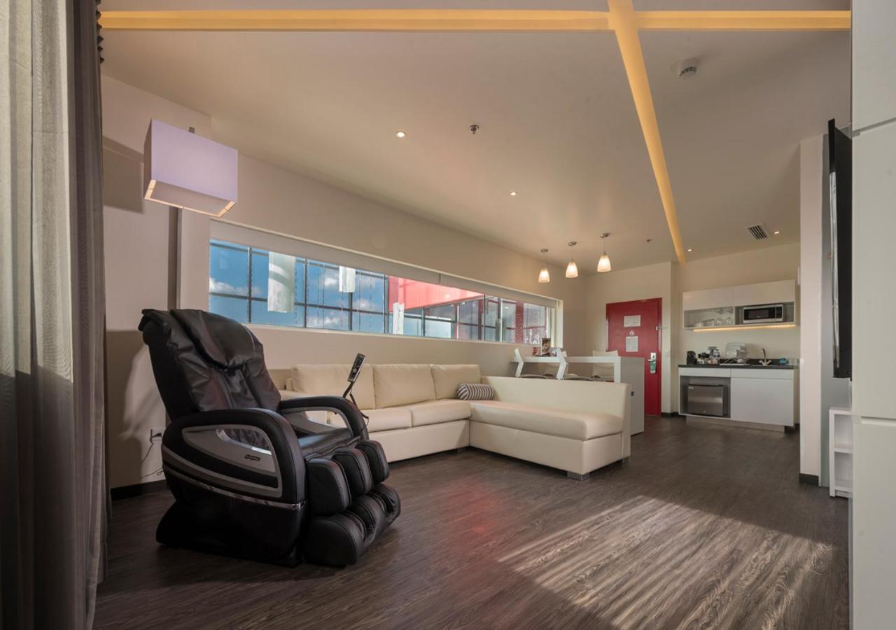 Relax King Suite - Non-Smoking - Photo 6