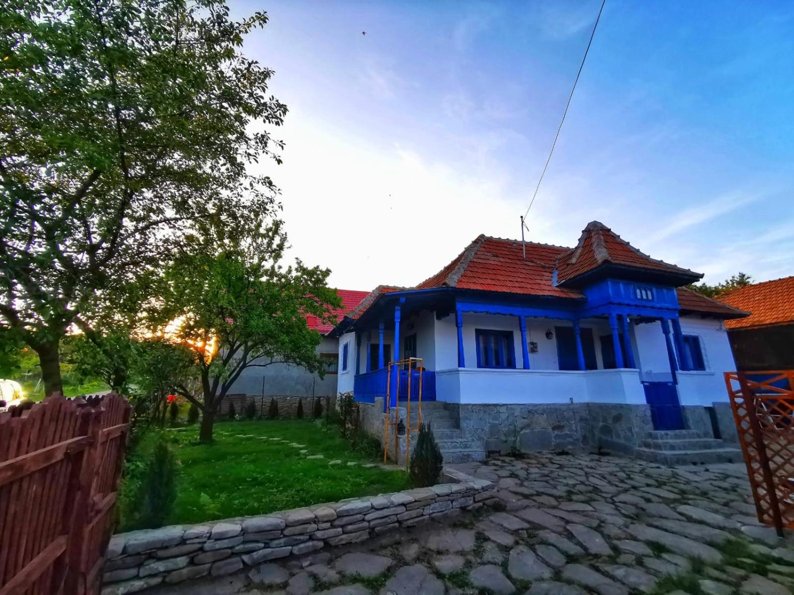 Two-Bedroom House - Photo 9