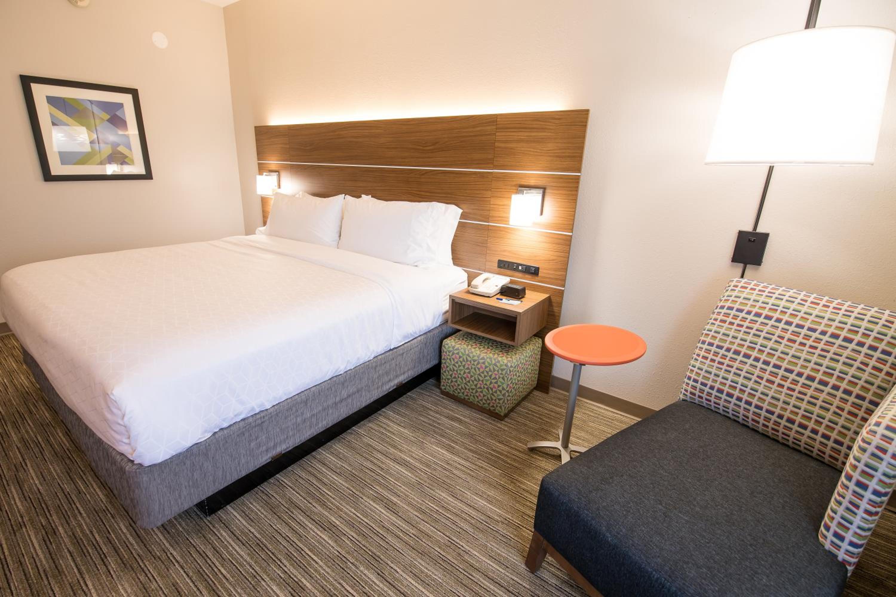 King Room - Mobility Access/Hearing Accessible - Photo 4