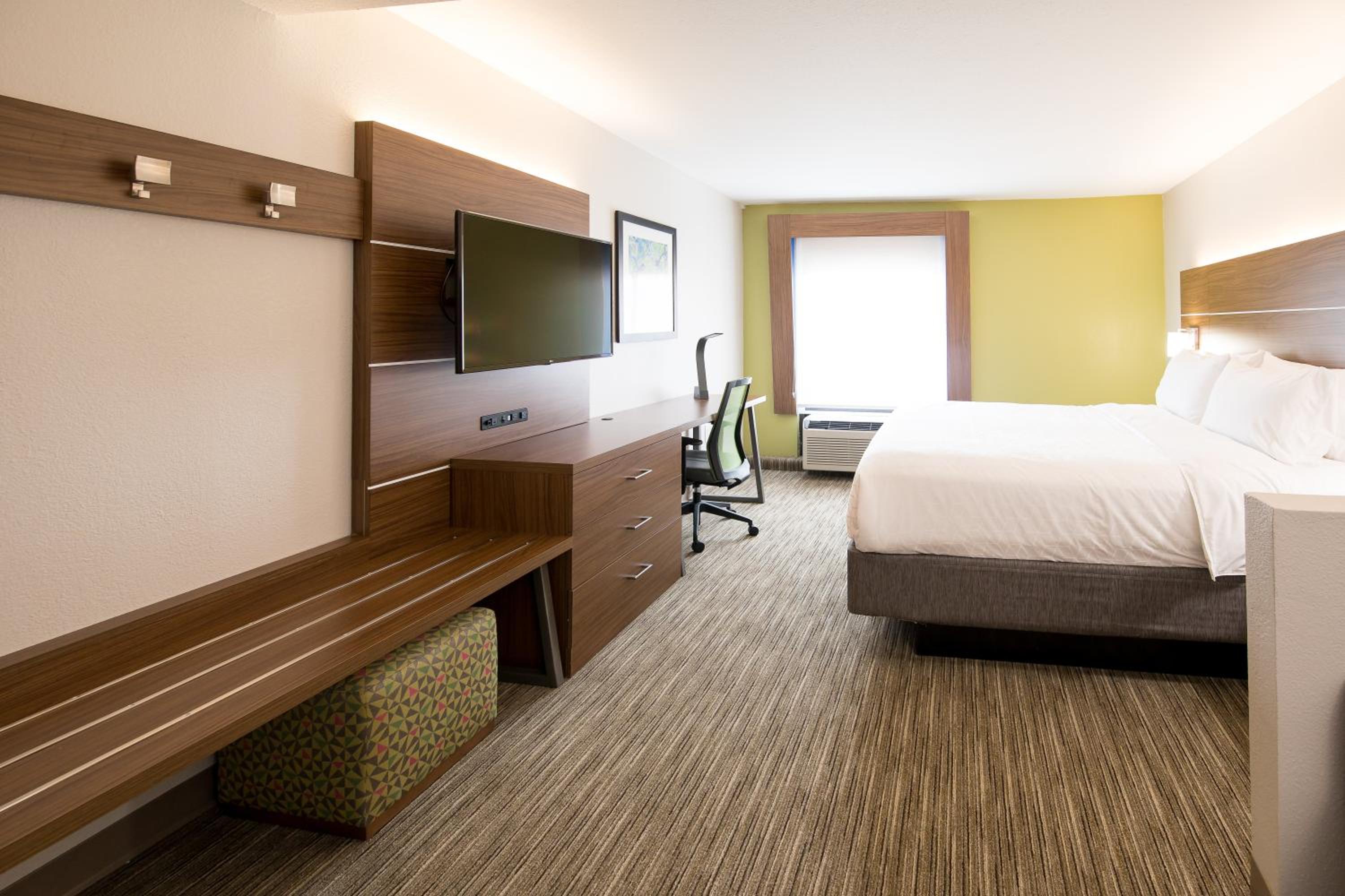 King Suite with Sofa Bed - Photo 4