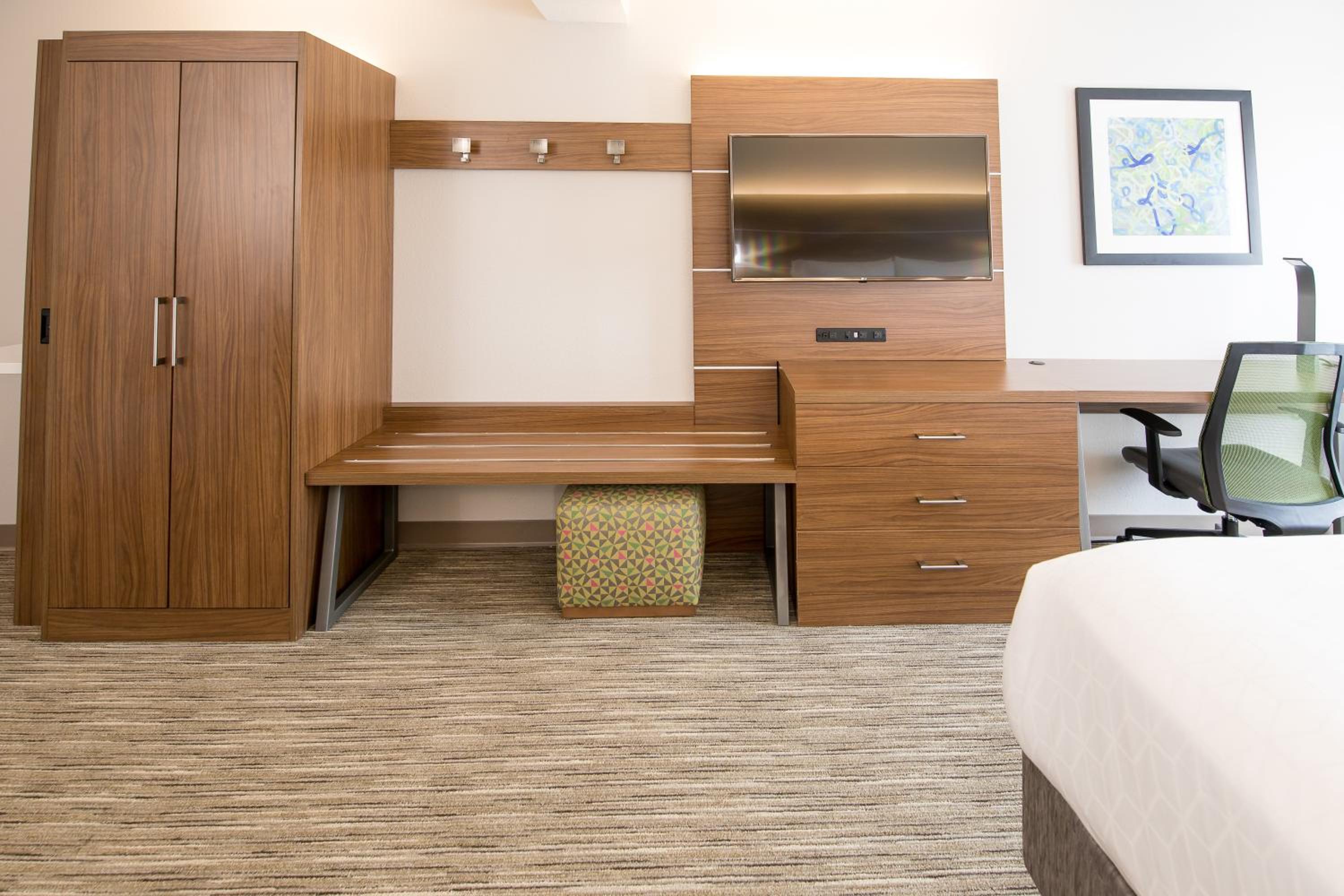Standard King Room - Photo 5