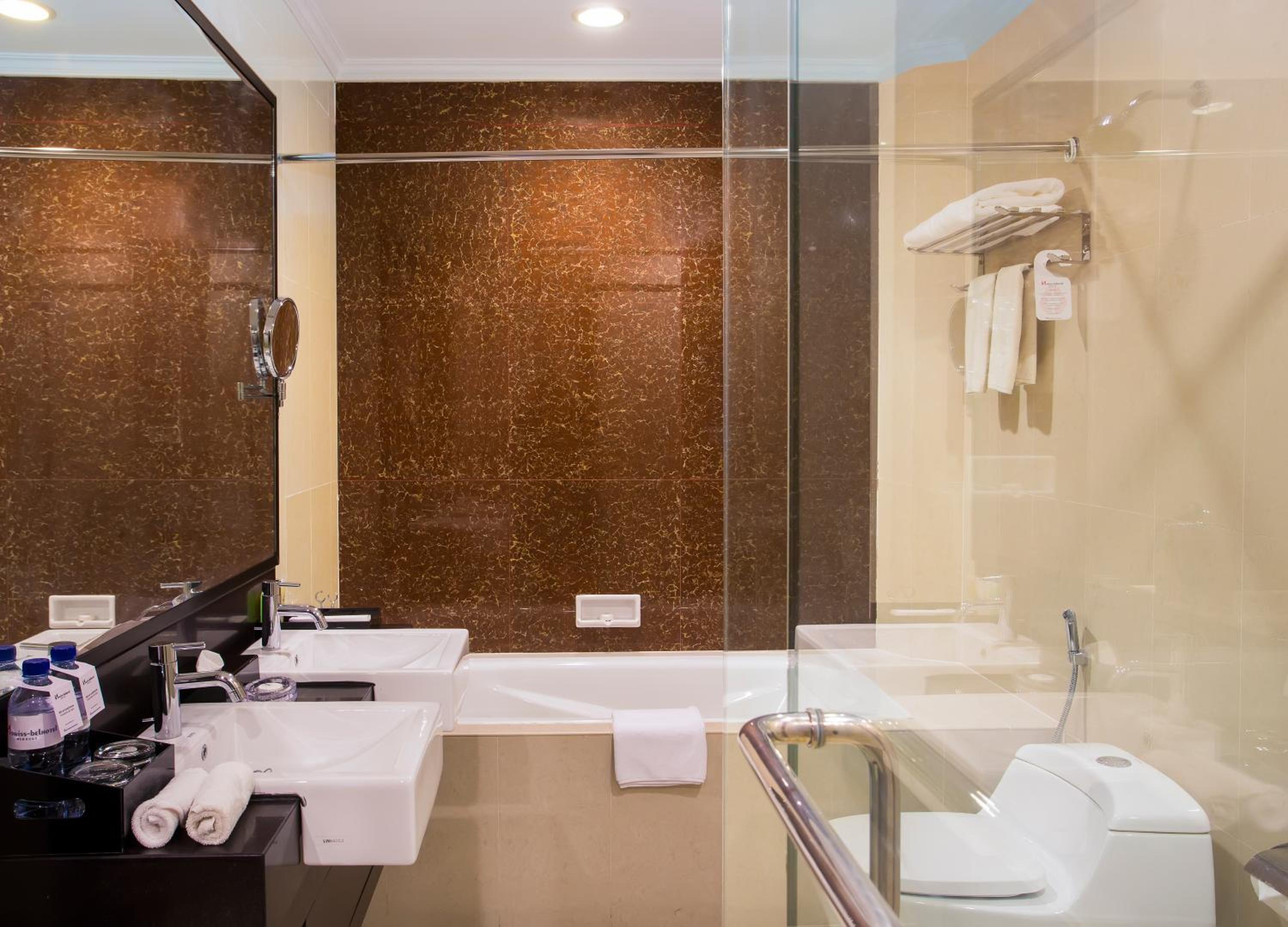 Executive Suite - Photo 4