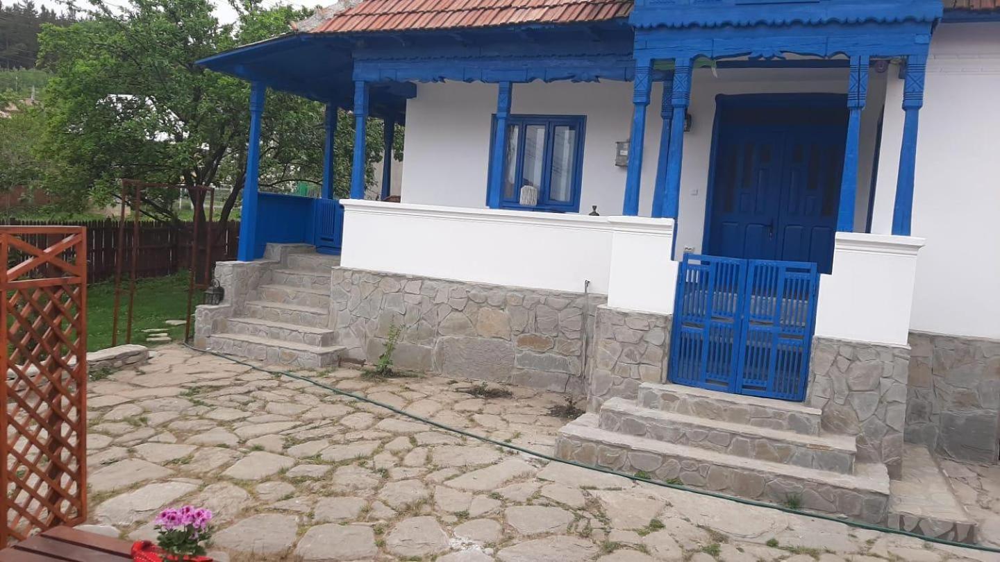 Two-Bedroom House - Photo 6
